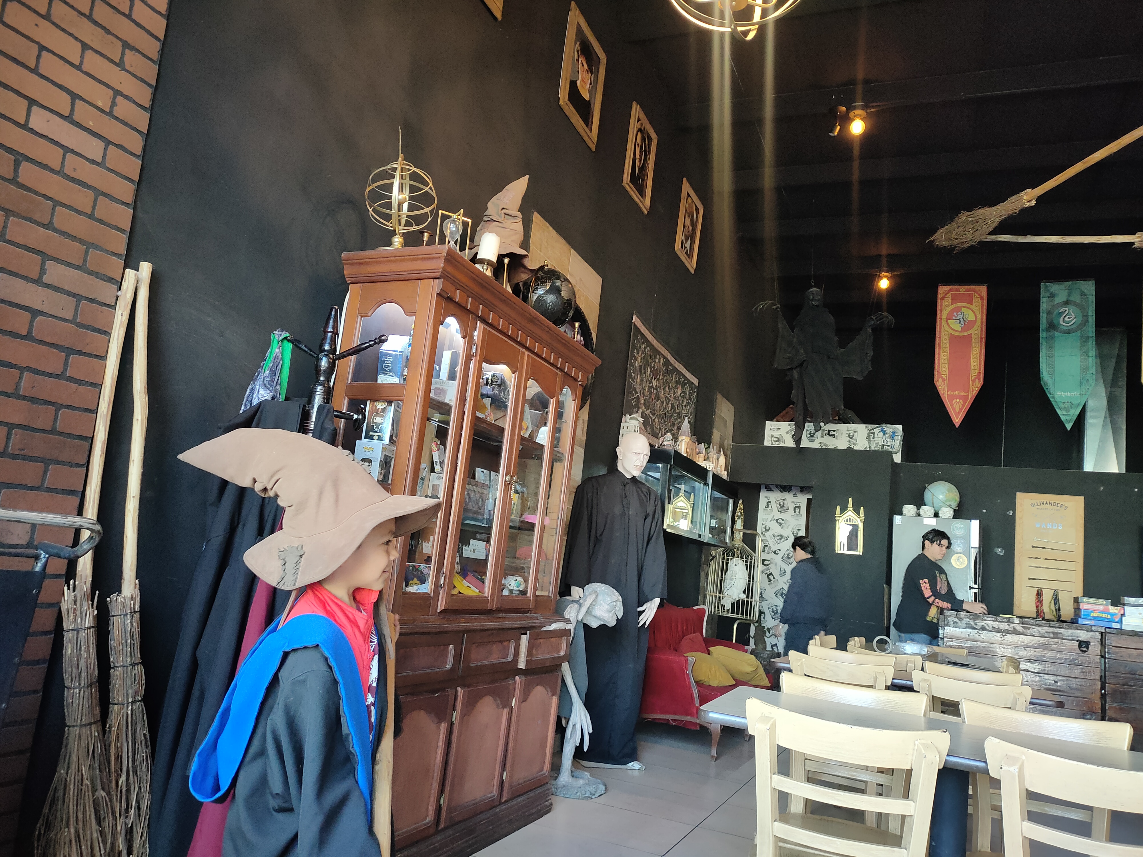 Las Escobas (Restaurante temático de Harry Potter) image 4