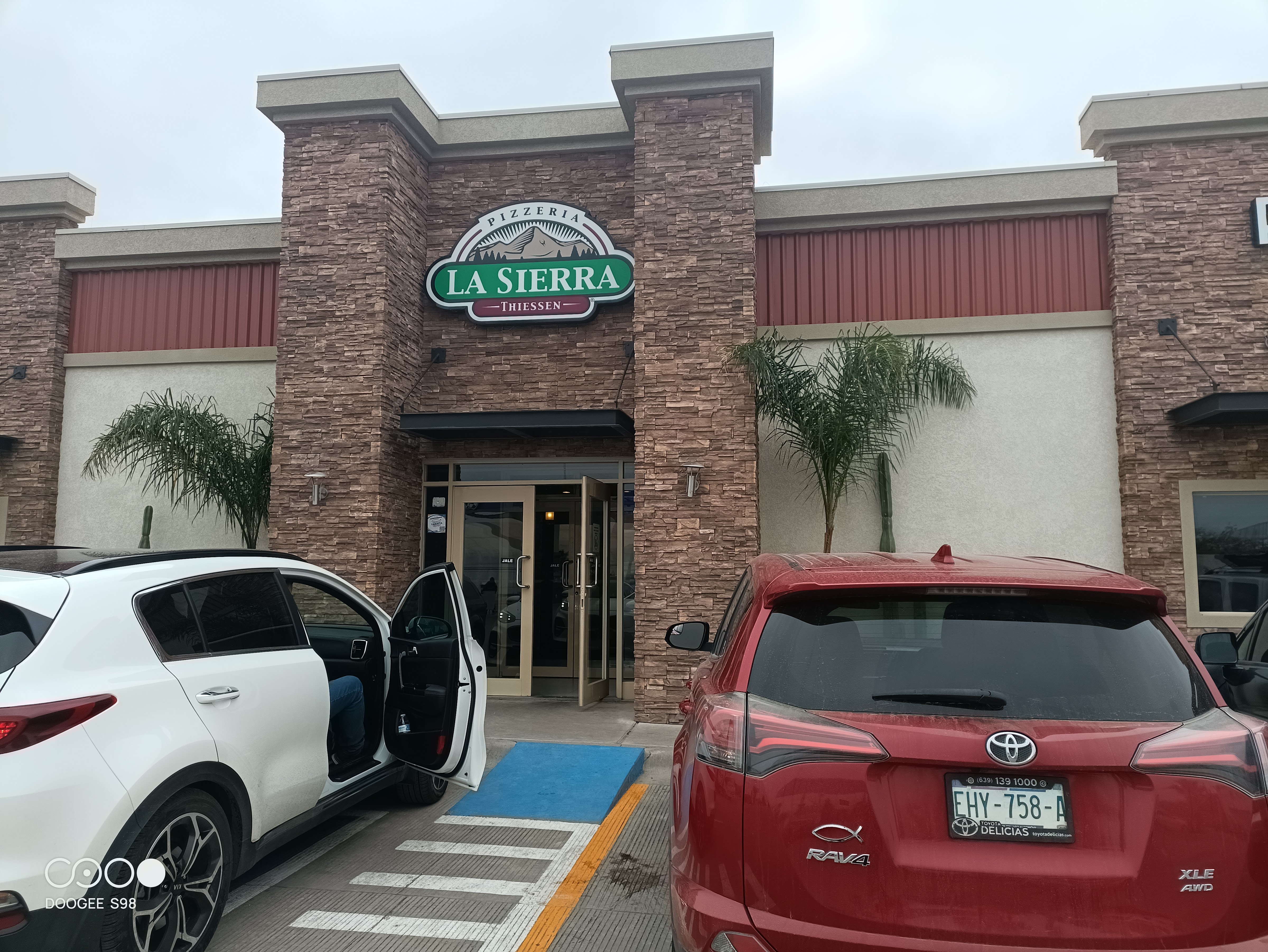 Pizzería La Sierra Meoqui image 1