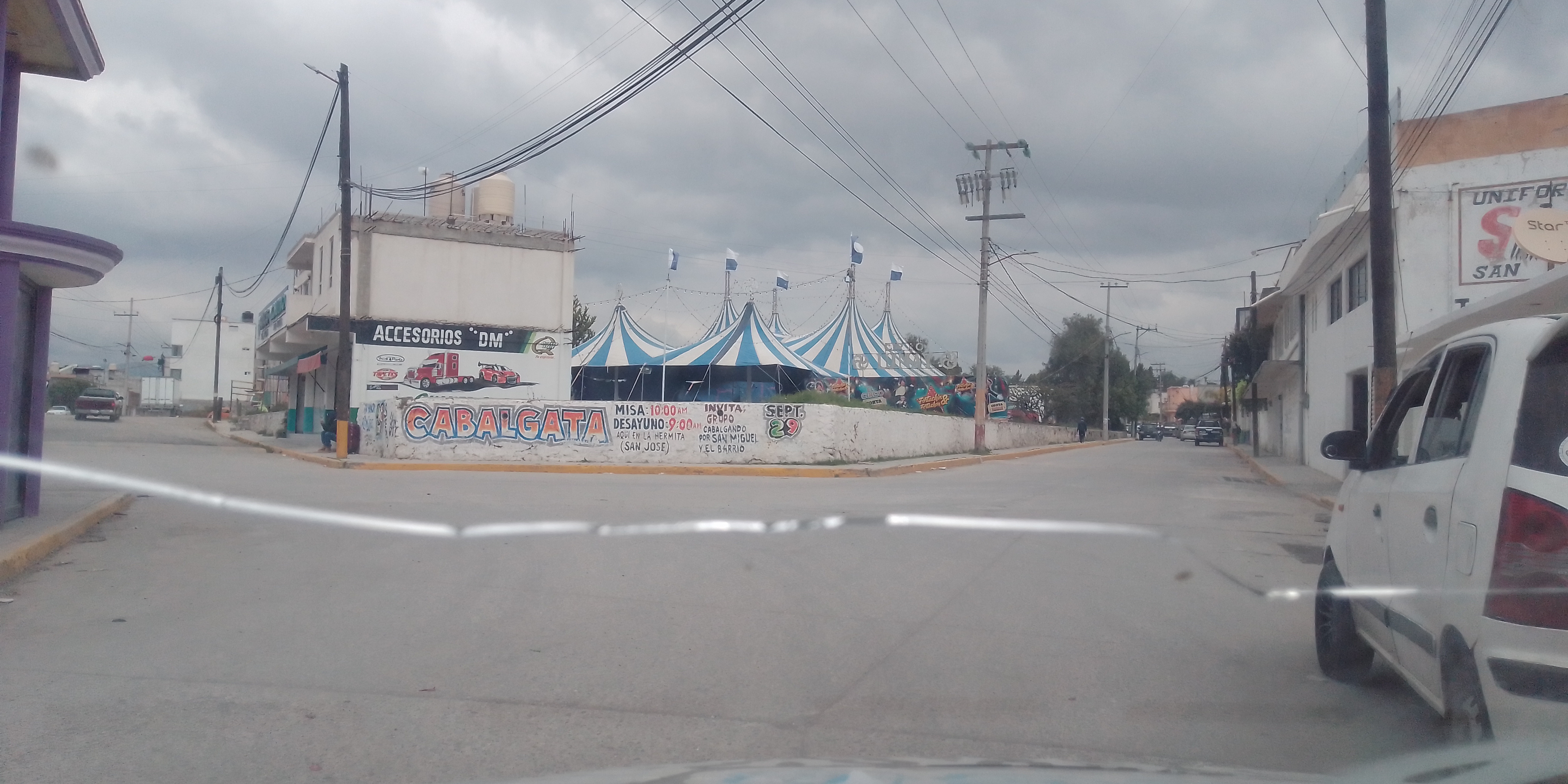 Vikis Pizzas image 4