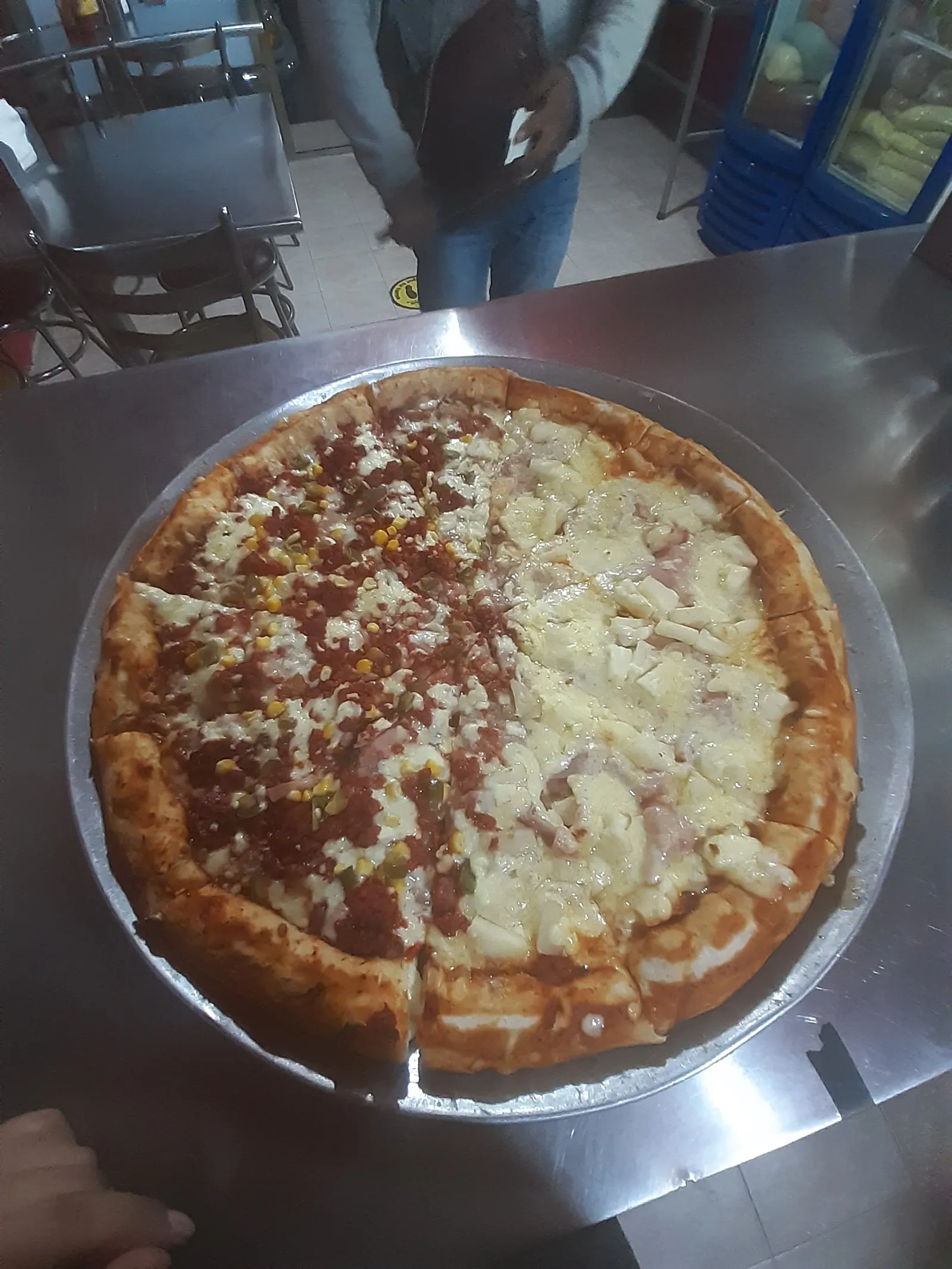 Vikis Pizzas image 9