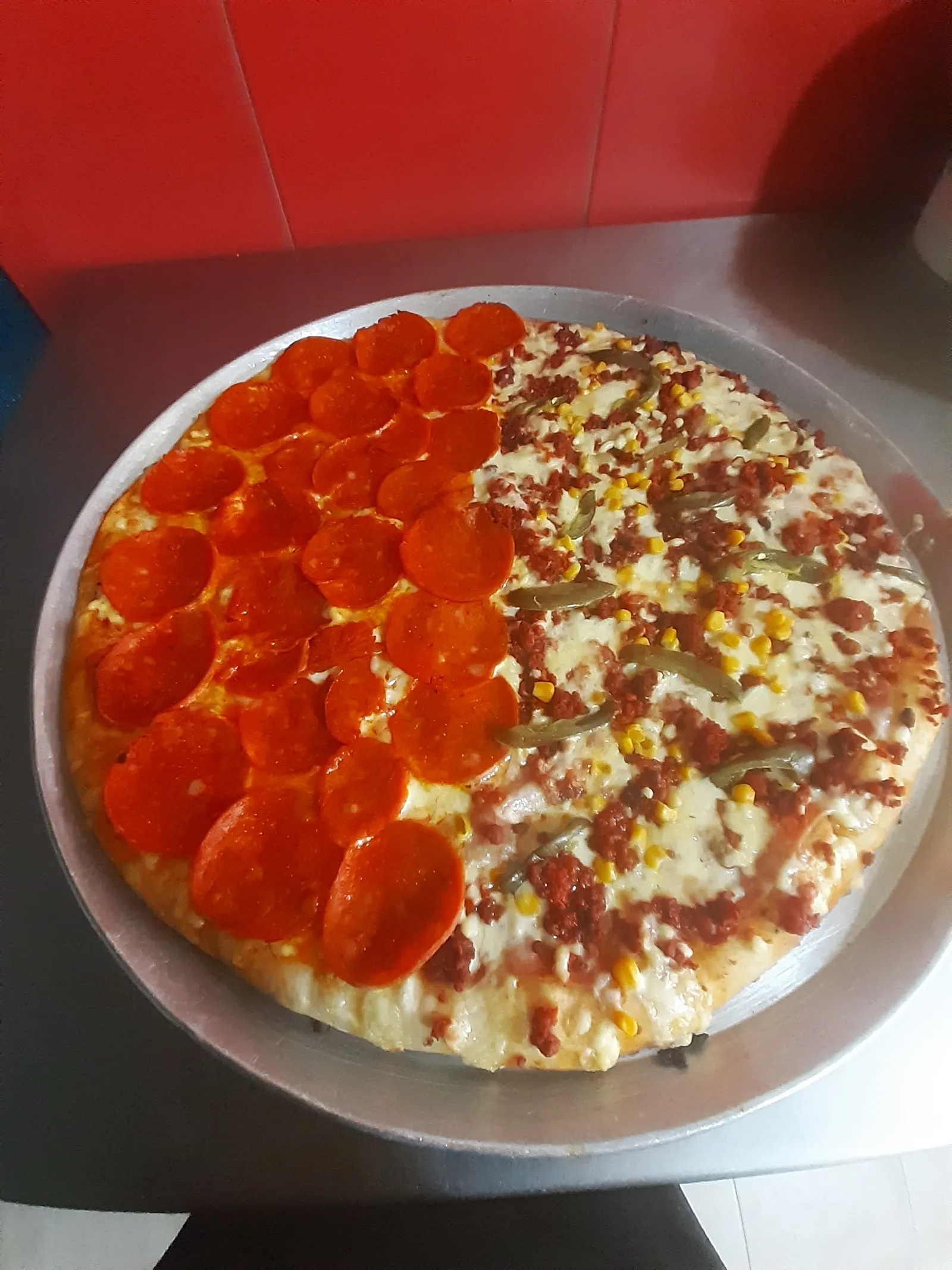 Vikis Pizzas image 10