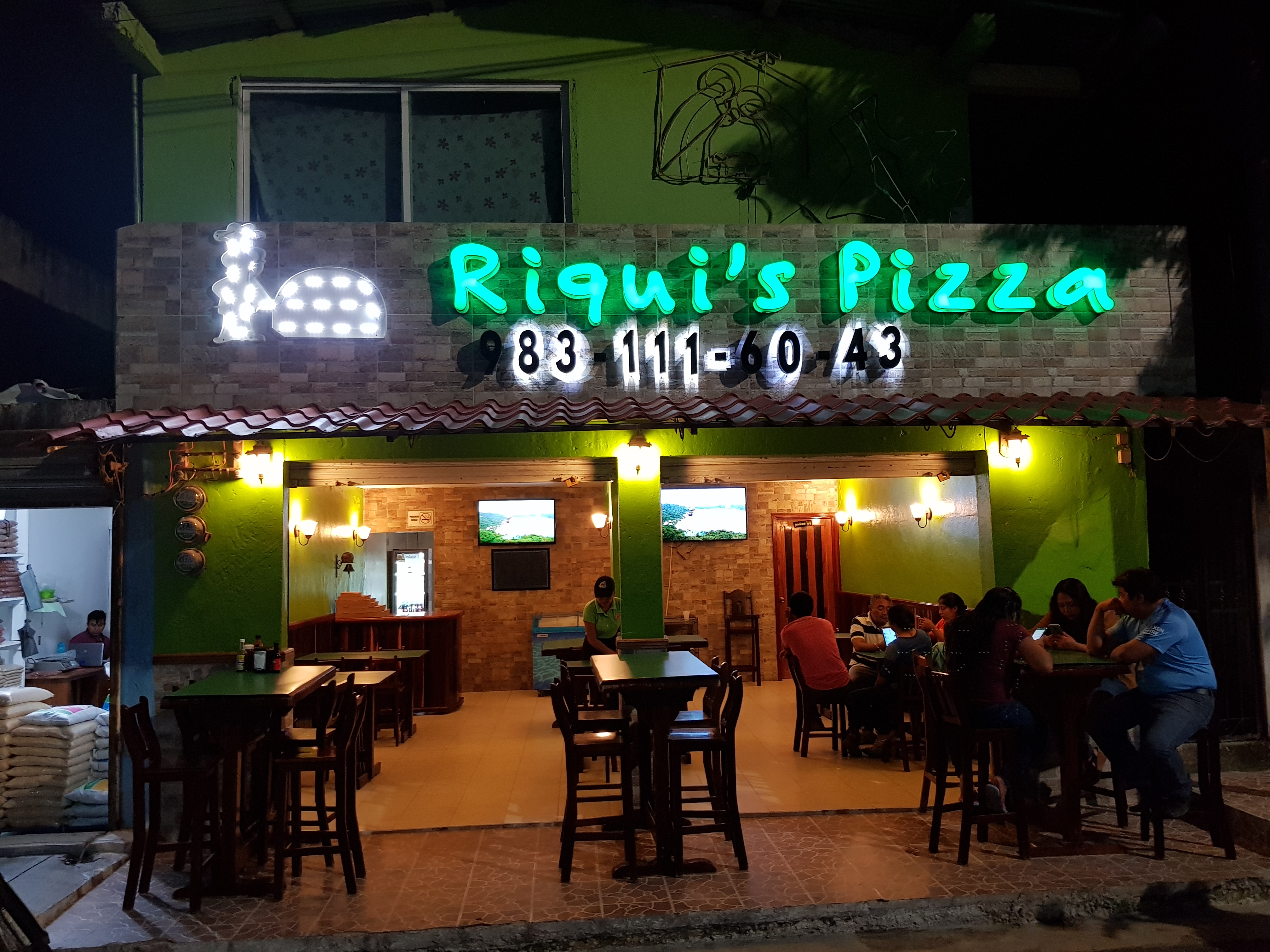 RIQUI'S PIZZA image 1