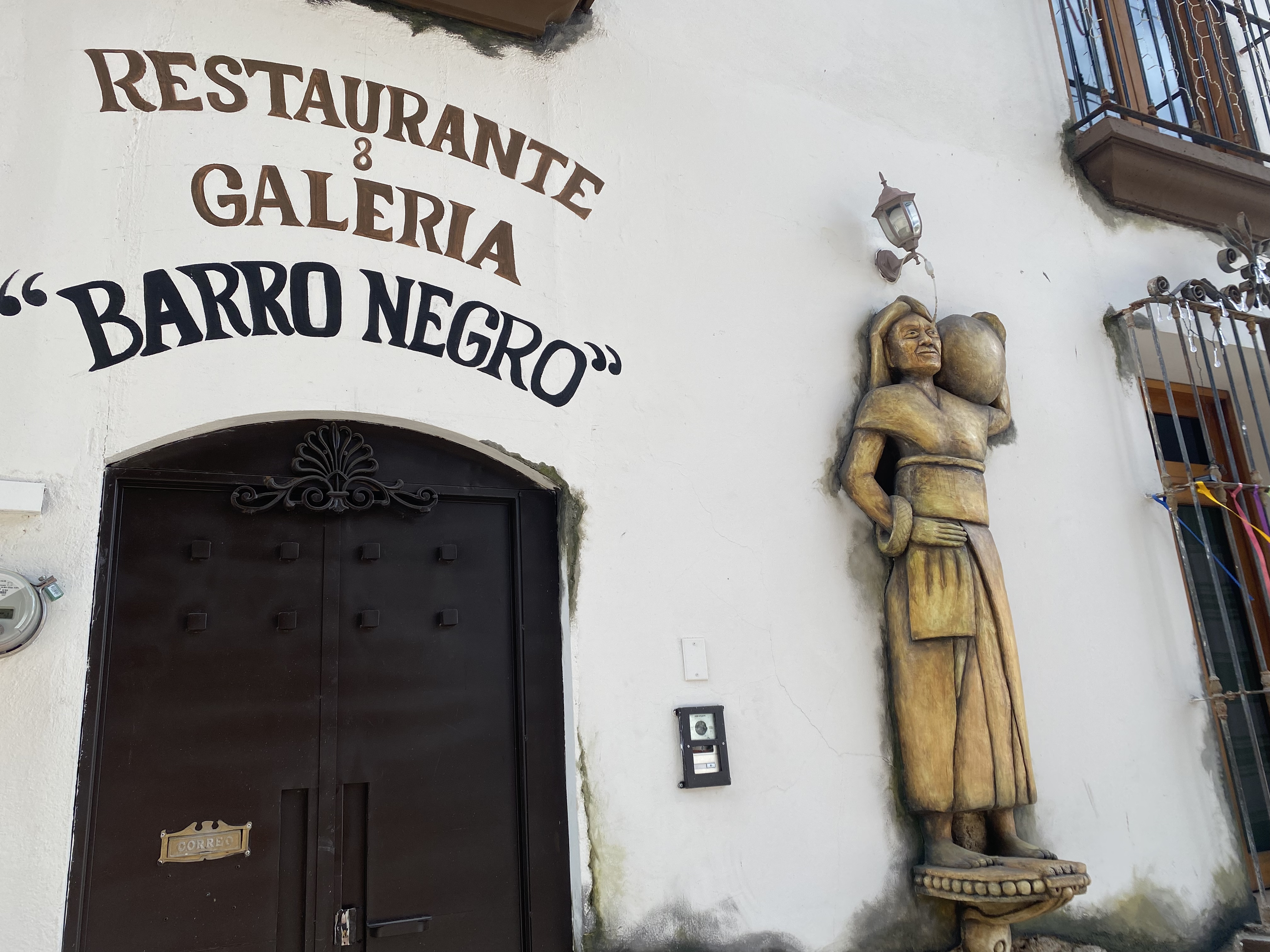 Barro Negro Restaurant & Gallery image 1