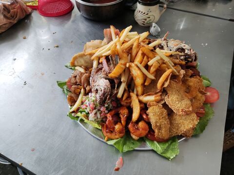 La mojarra dorada restaurant image 2