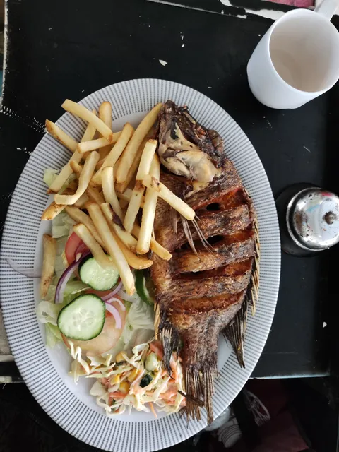 La mojarra dorada restaurant image 3