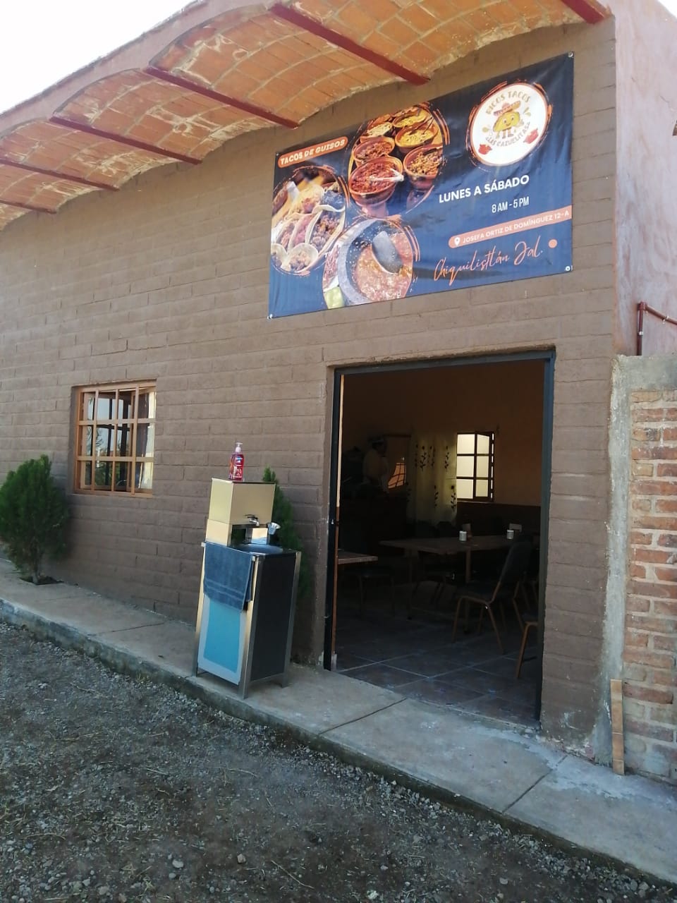 Tacos de guisos "LAS CAZUELITAS DE CHIQUILIS" image 1