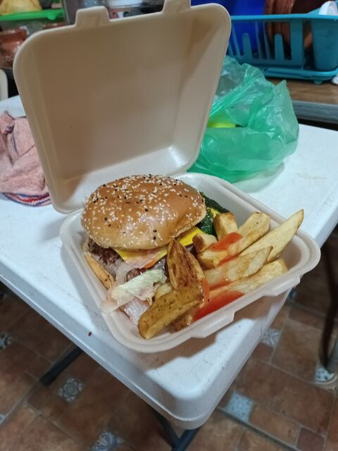 Dogos&Burguers image 6