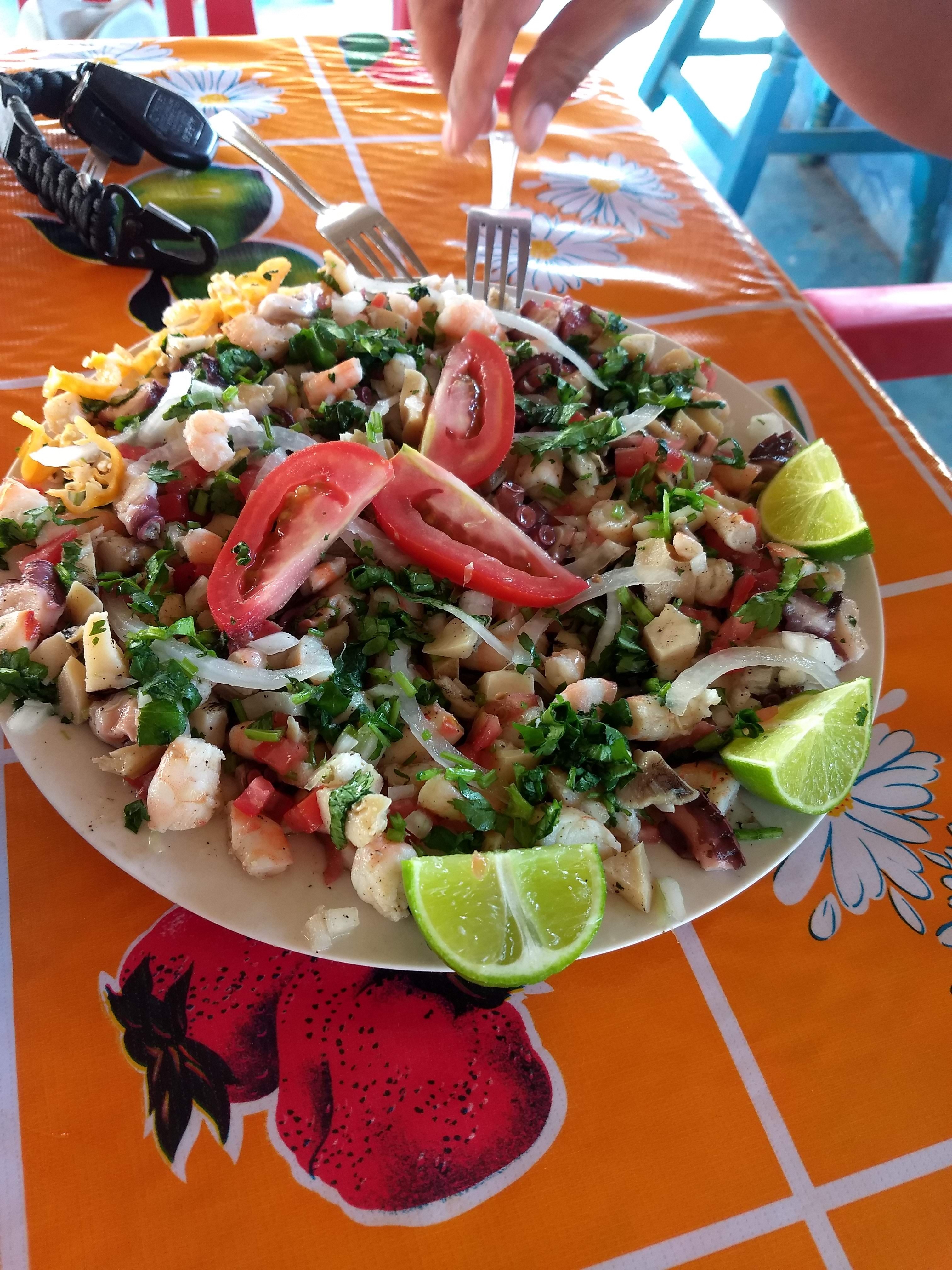 Kocteleria y mariscos El Boquinete image 4