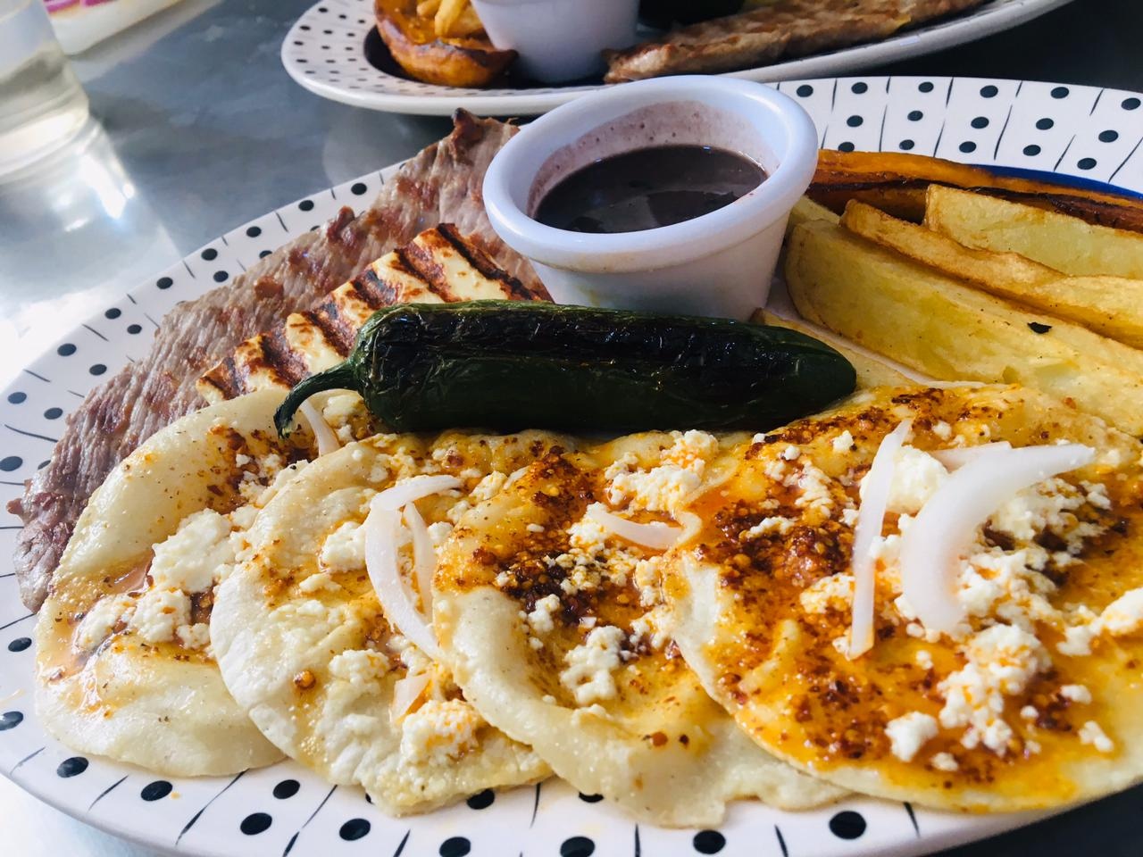 Restaurant y Cafetería Mónaco image 2