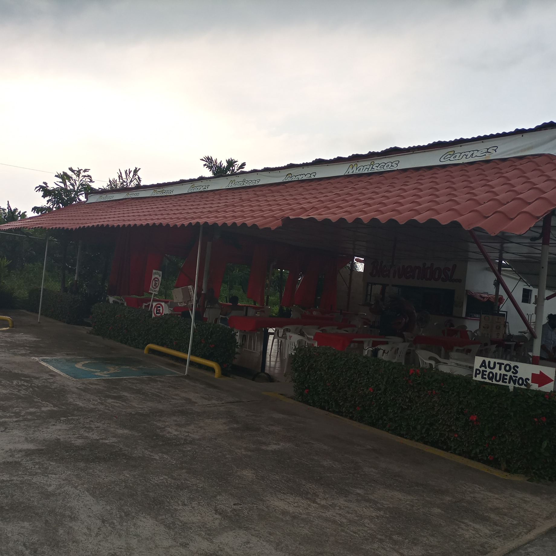 Restaurante De Mariscos Y Pescado El Timon image 3