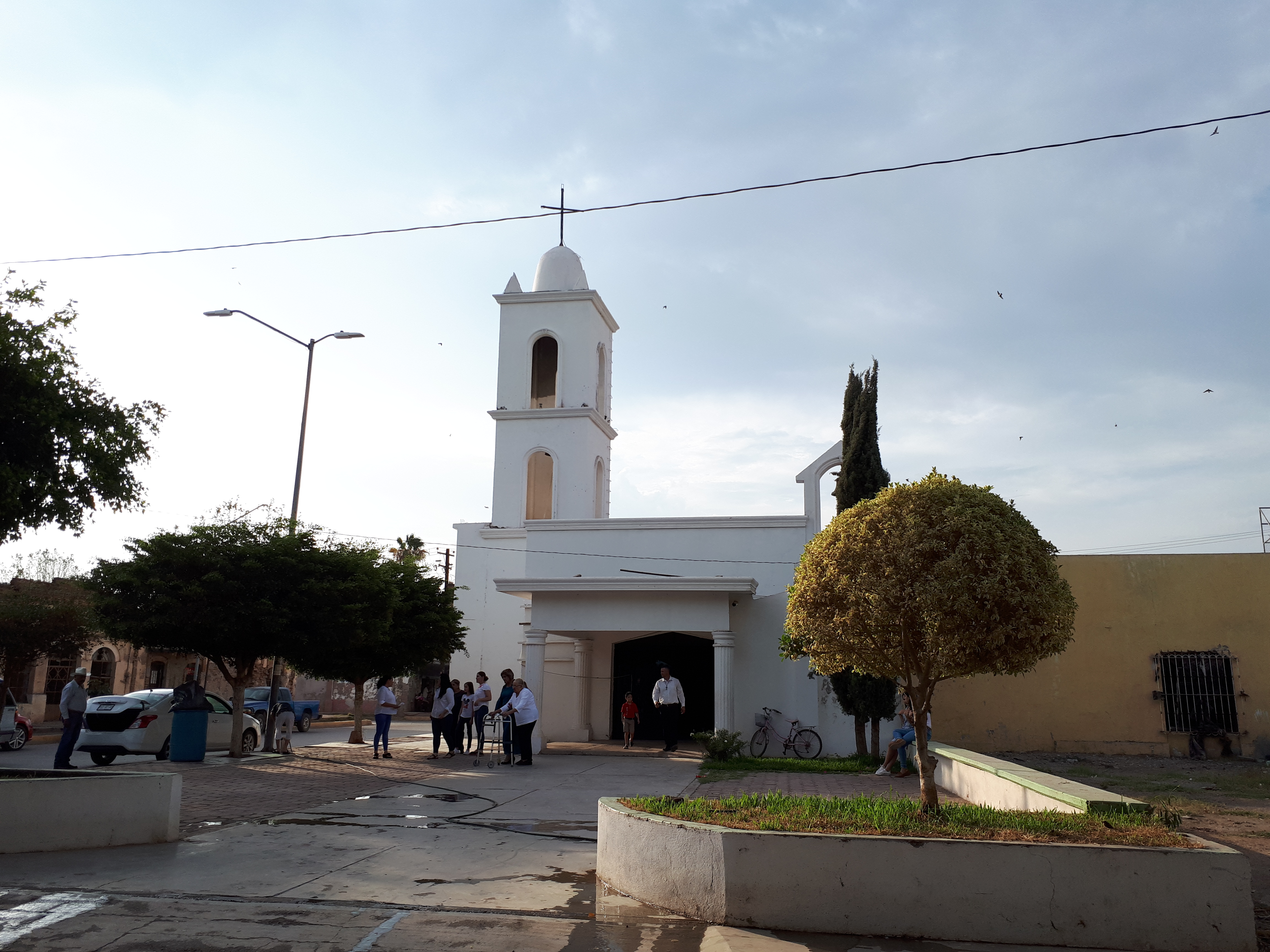 Pollos Asados Los Cuates image 6