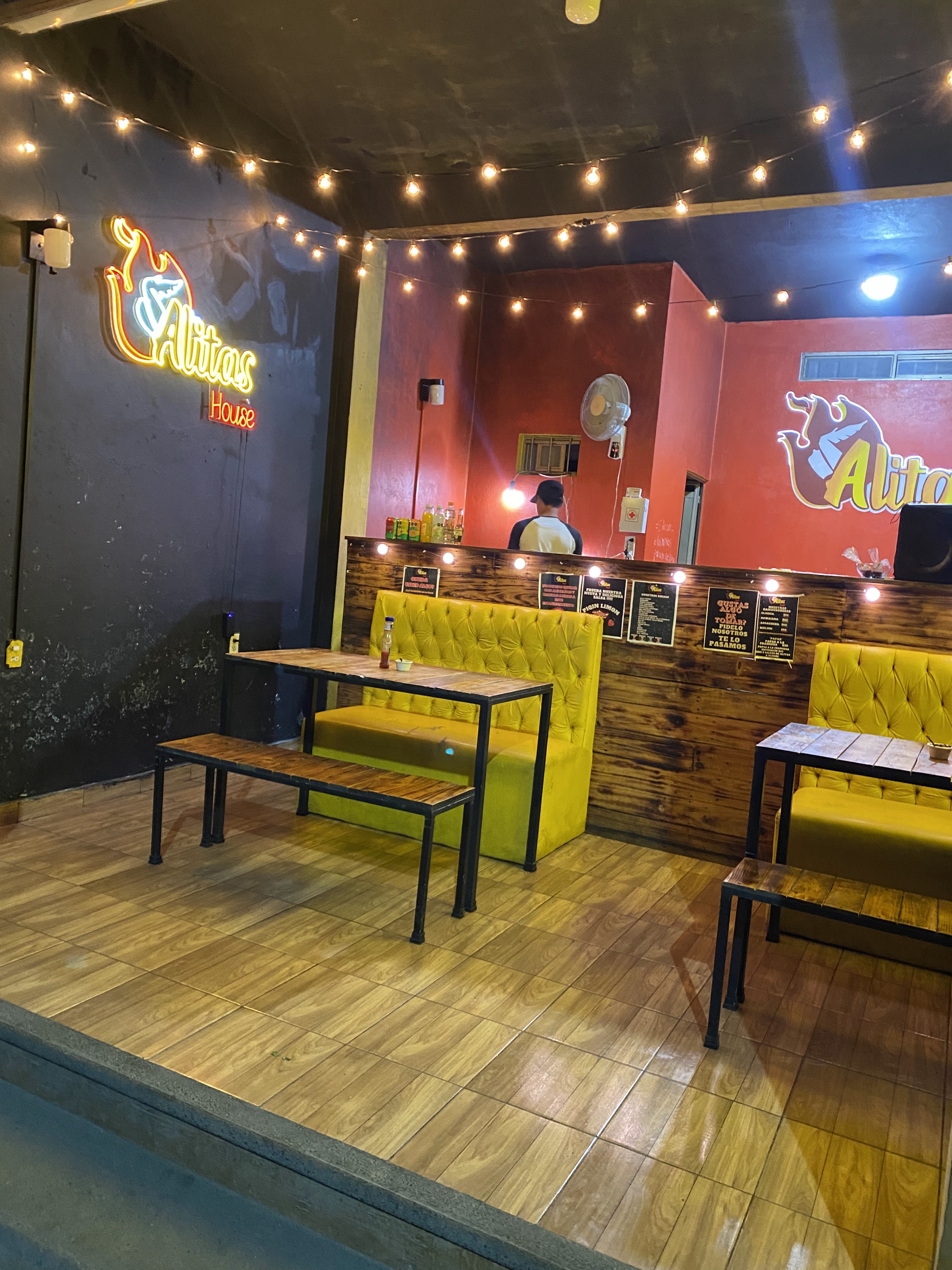 Alitas House image 1