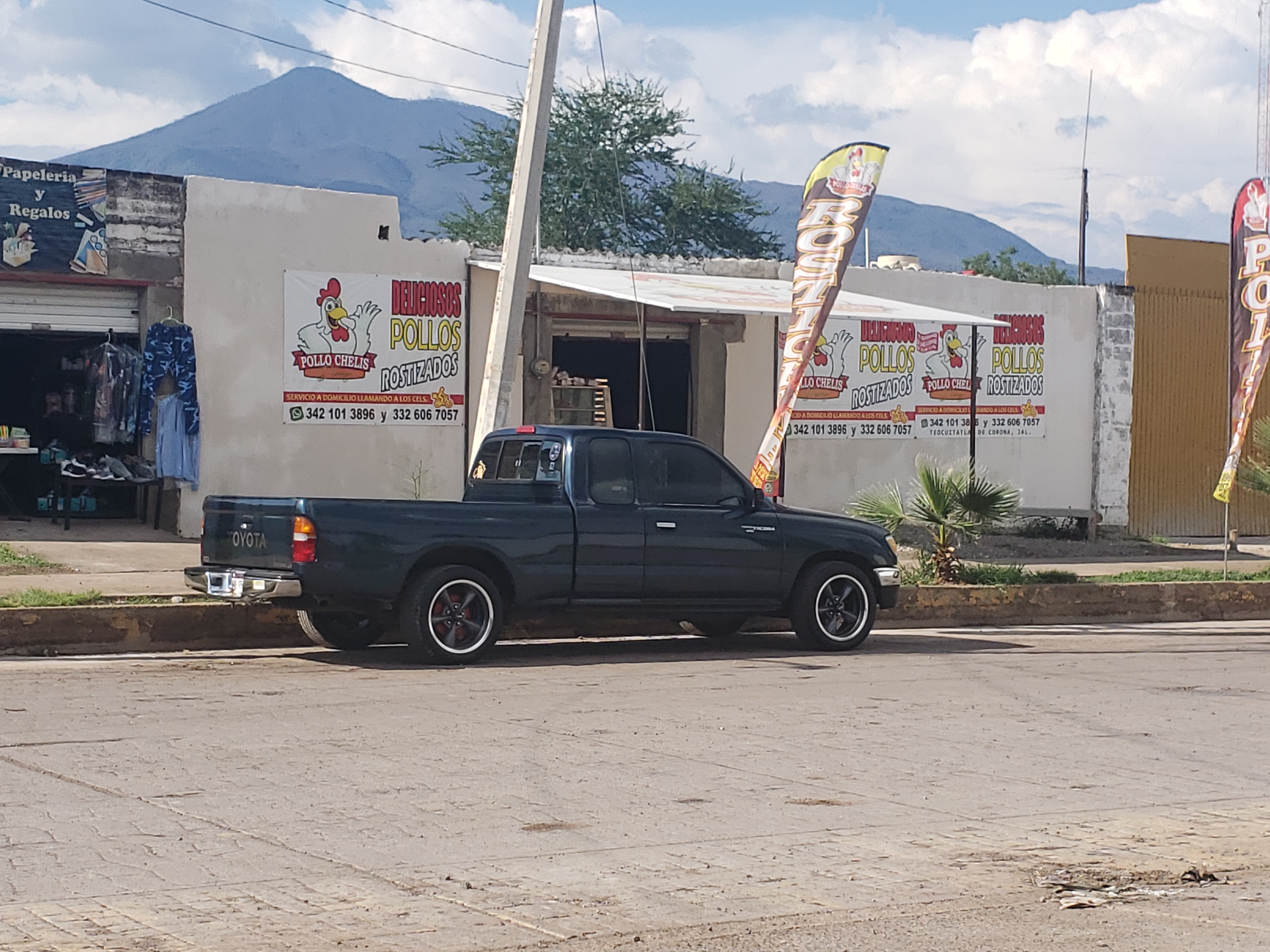 Rosticeria El pollo Chelis image 4