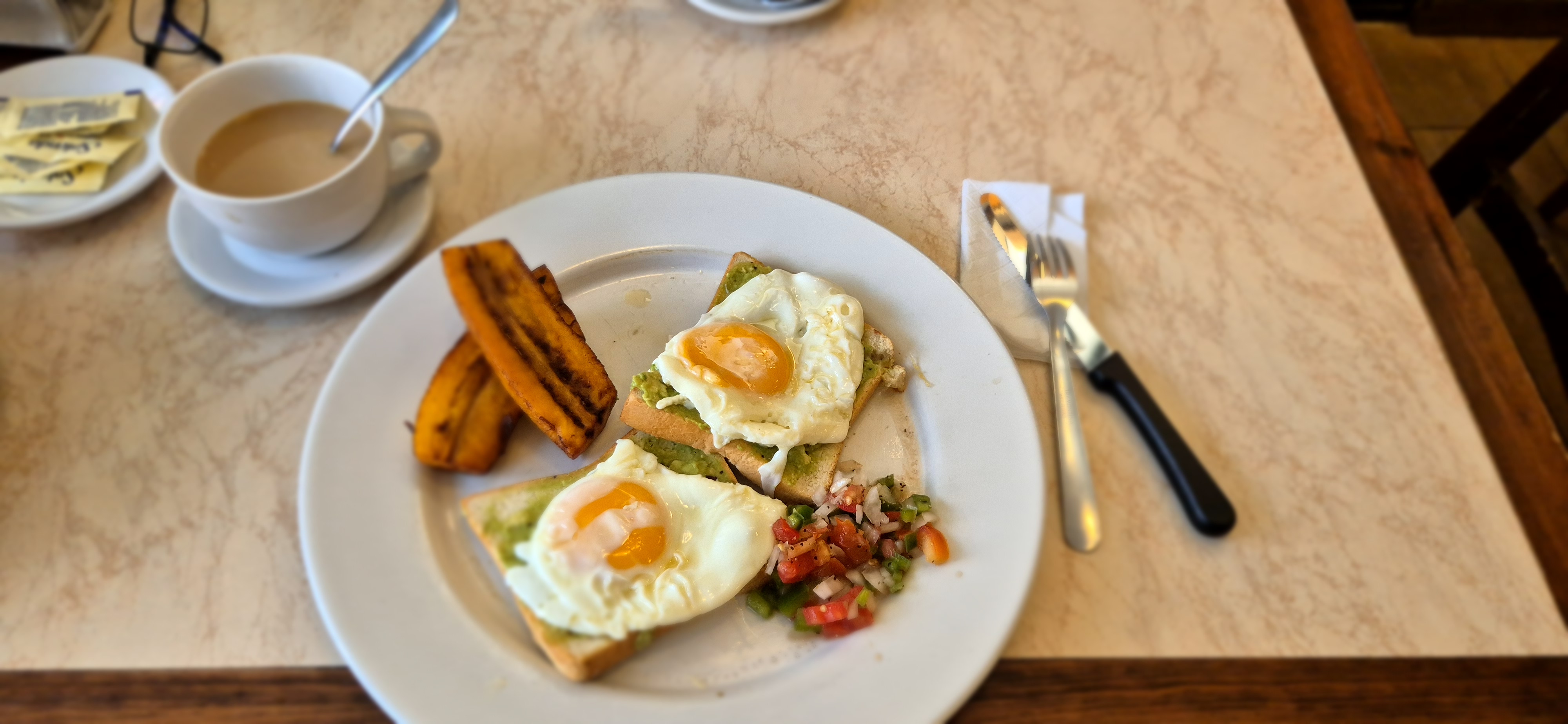 Café Colonial image 3