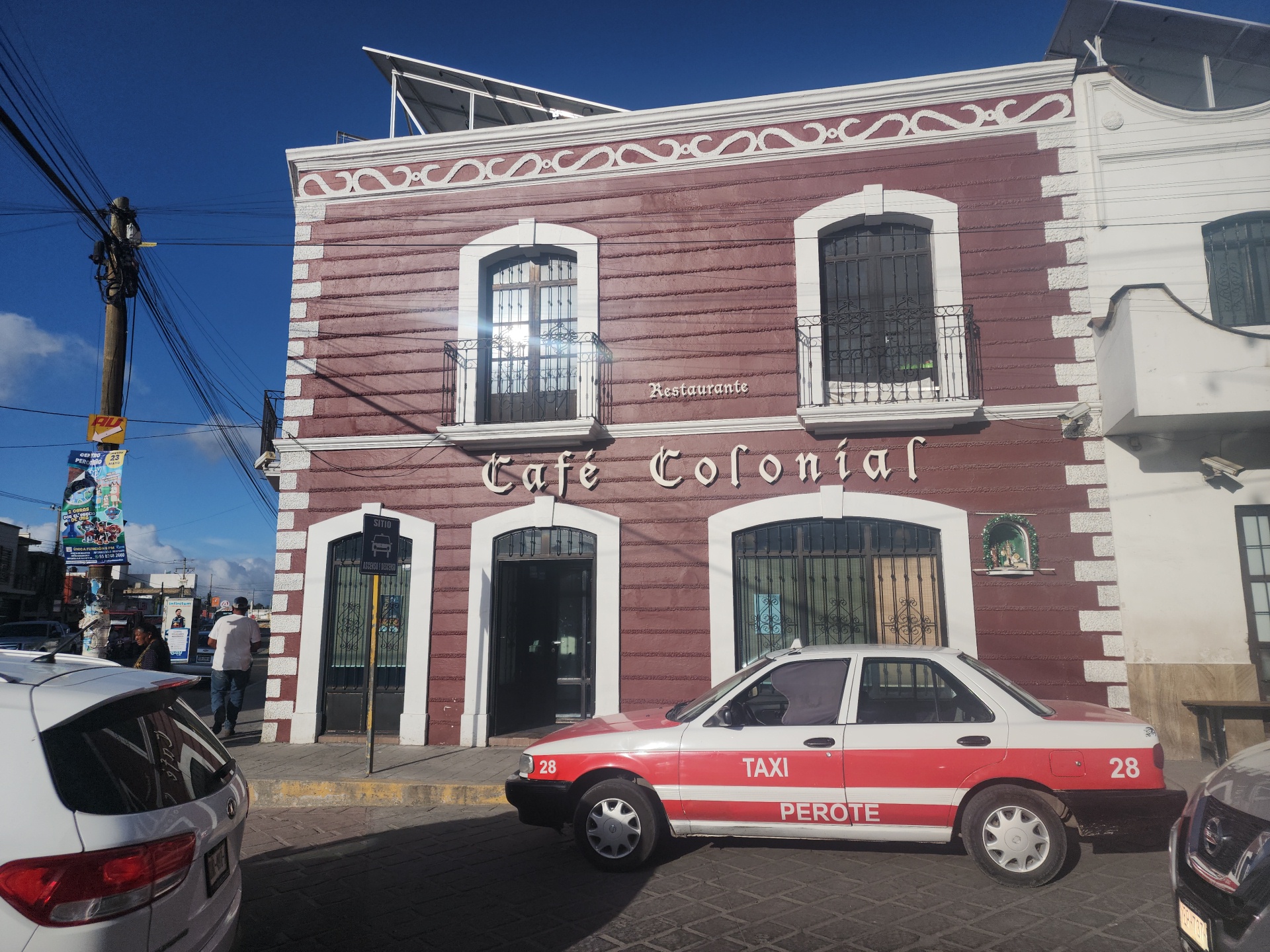 Café Colonial image 6
