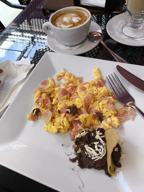Cafe Roma Restaurant image 5