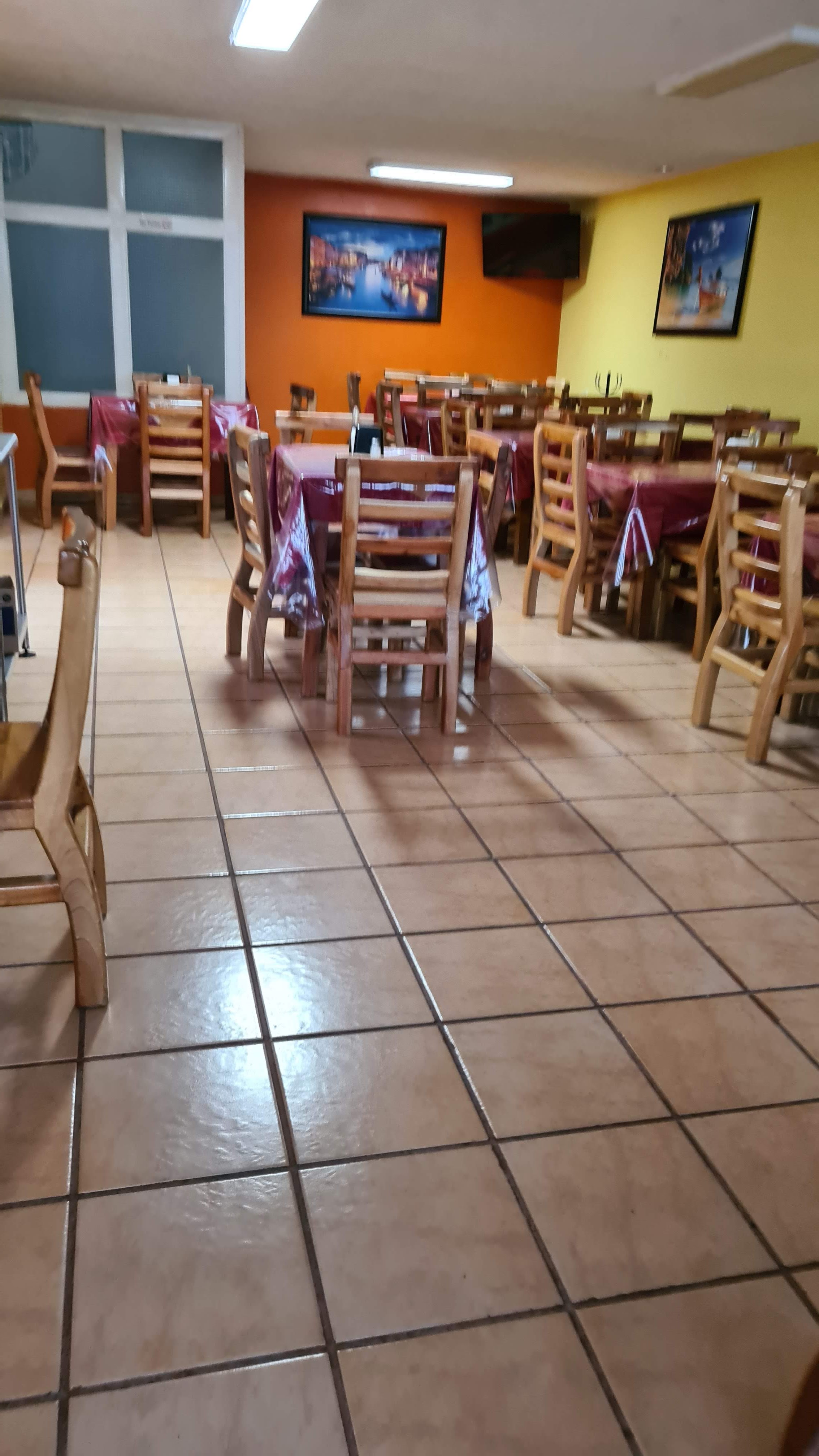 Restaurante De Mariscos "El Acuario". image 5