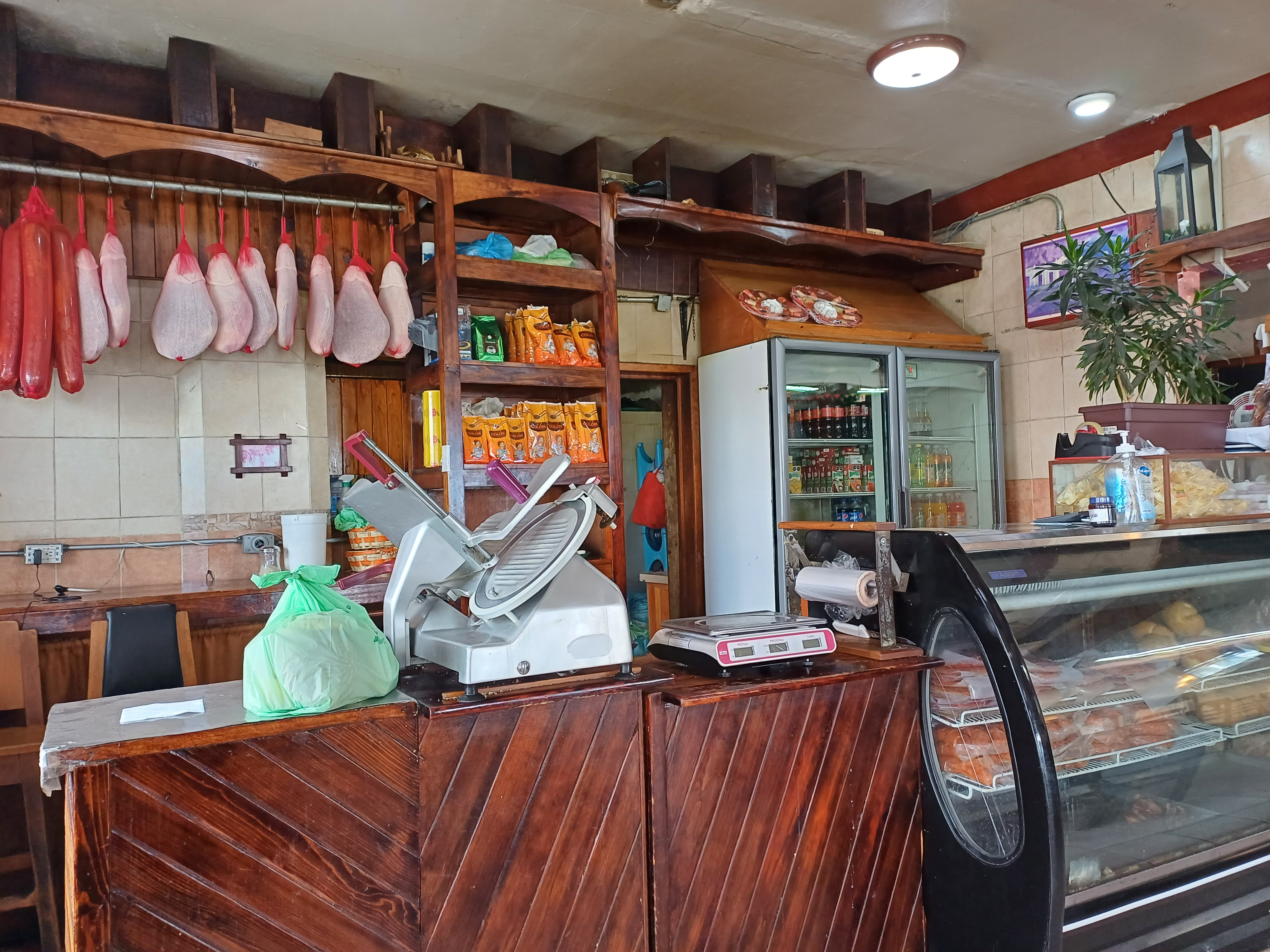 Embutidos y Tortas El Cofre image 3