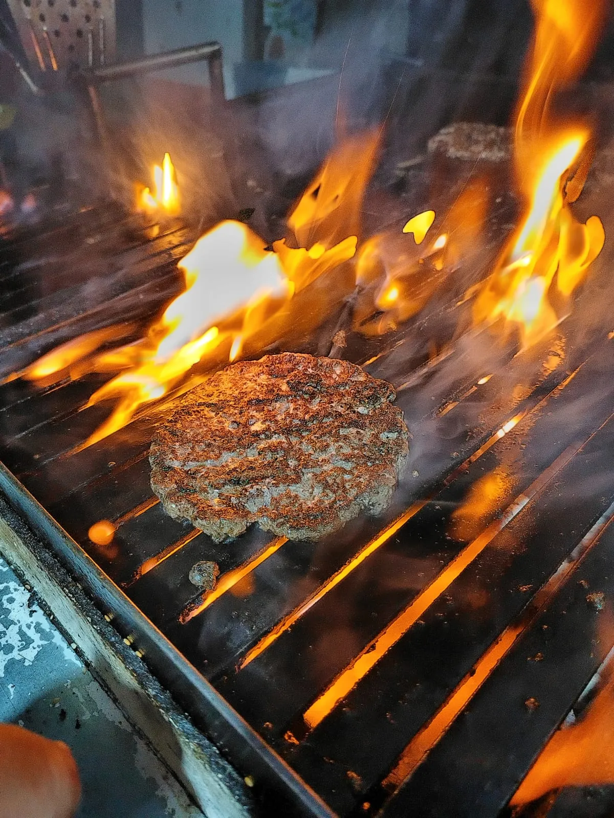 Hamburguesas y Alitas al Carbón Alas brasas image 4