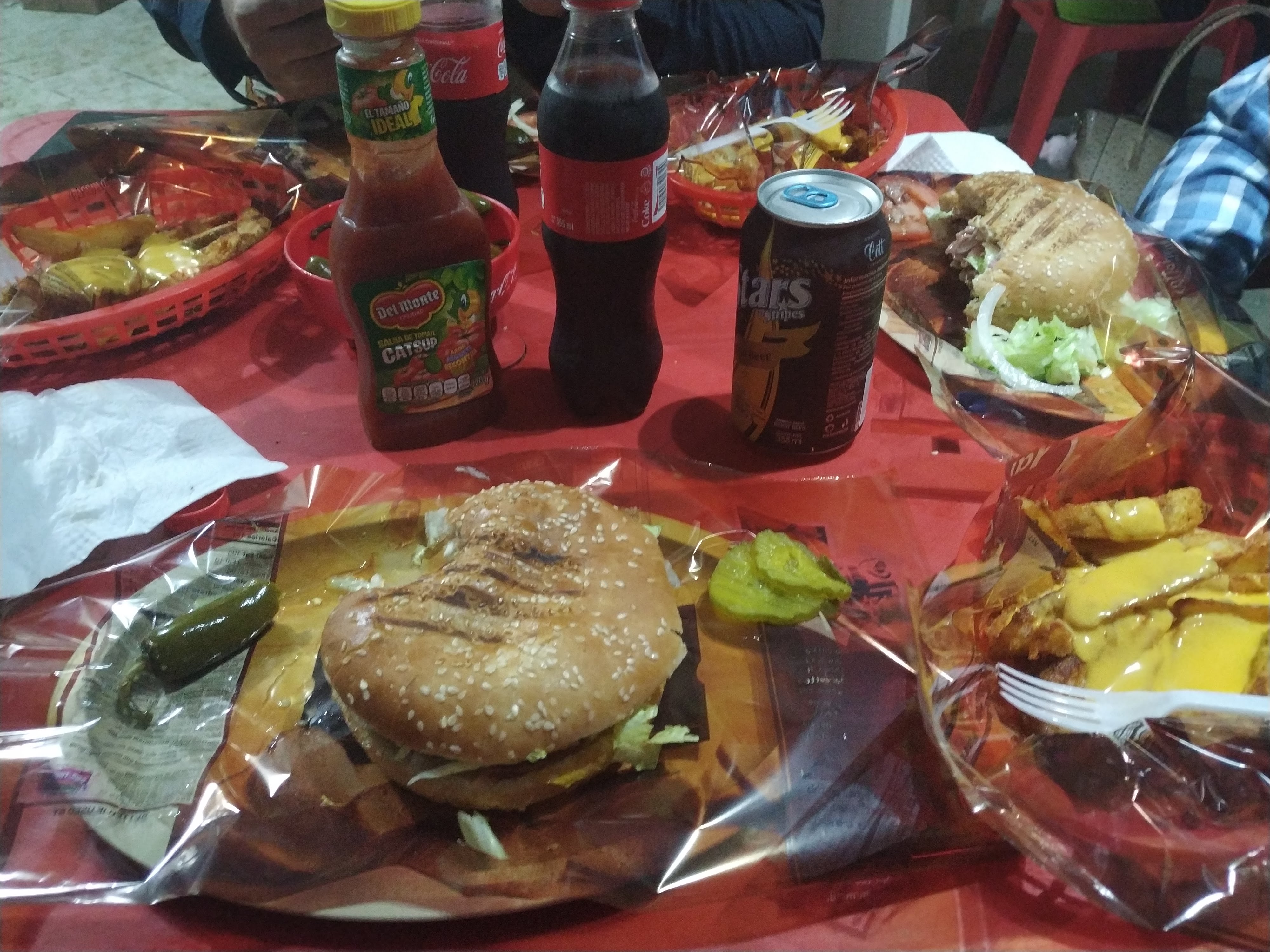 Dinos Burguer image 4