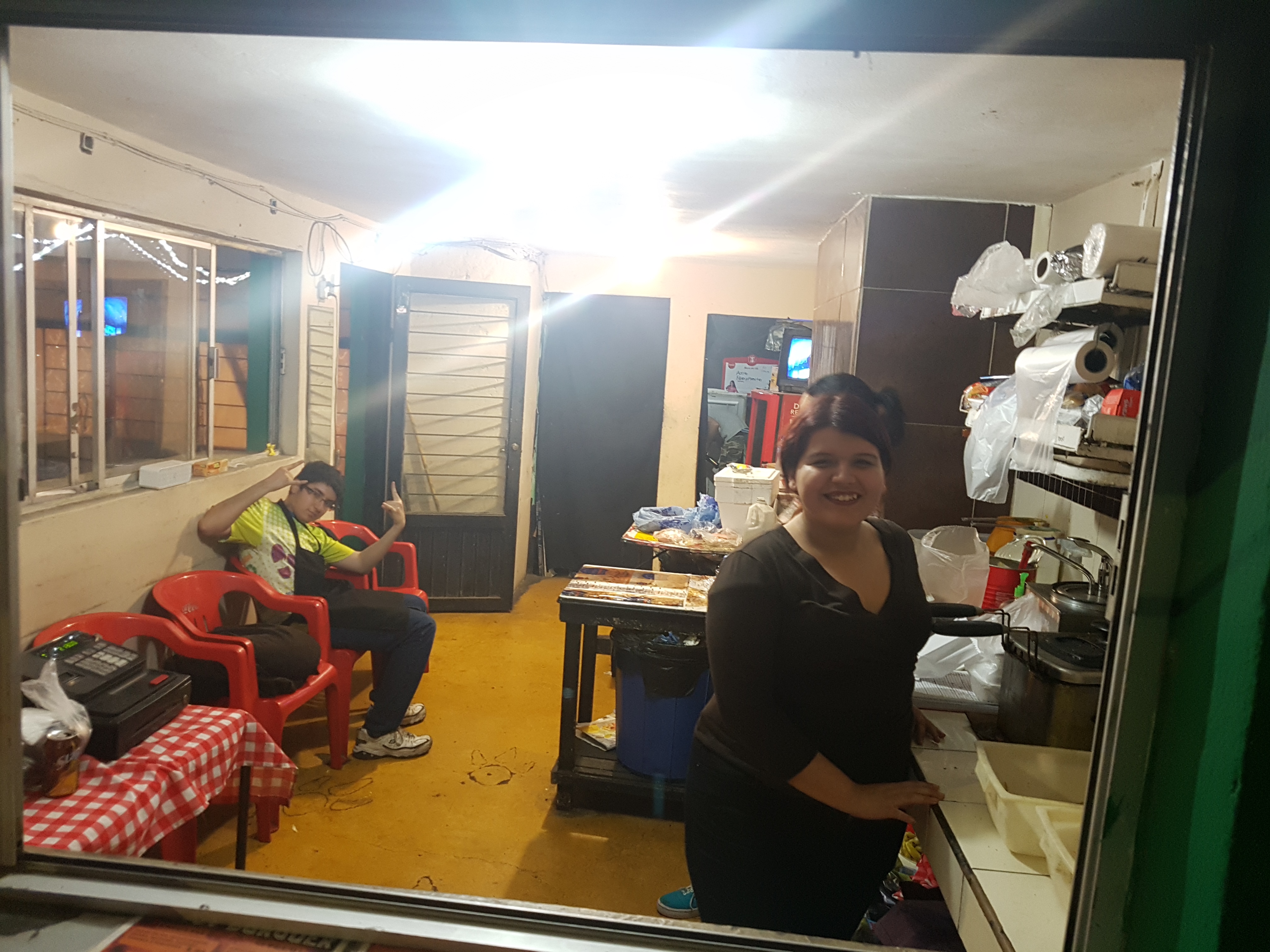 Dinos Burguer image 5