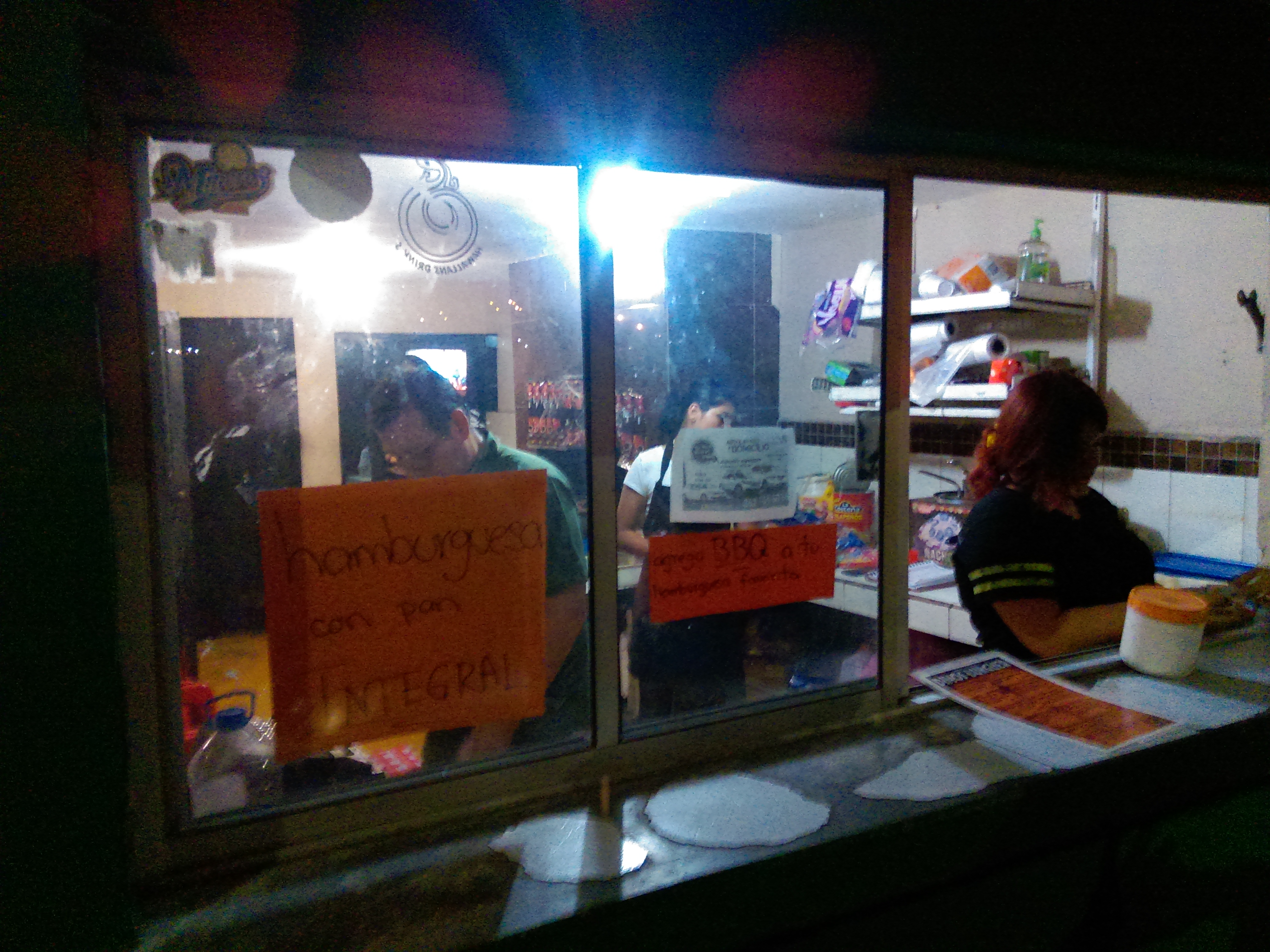 Dinos Burguer image 6