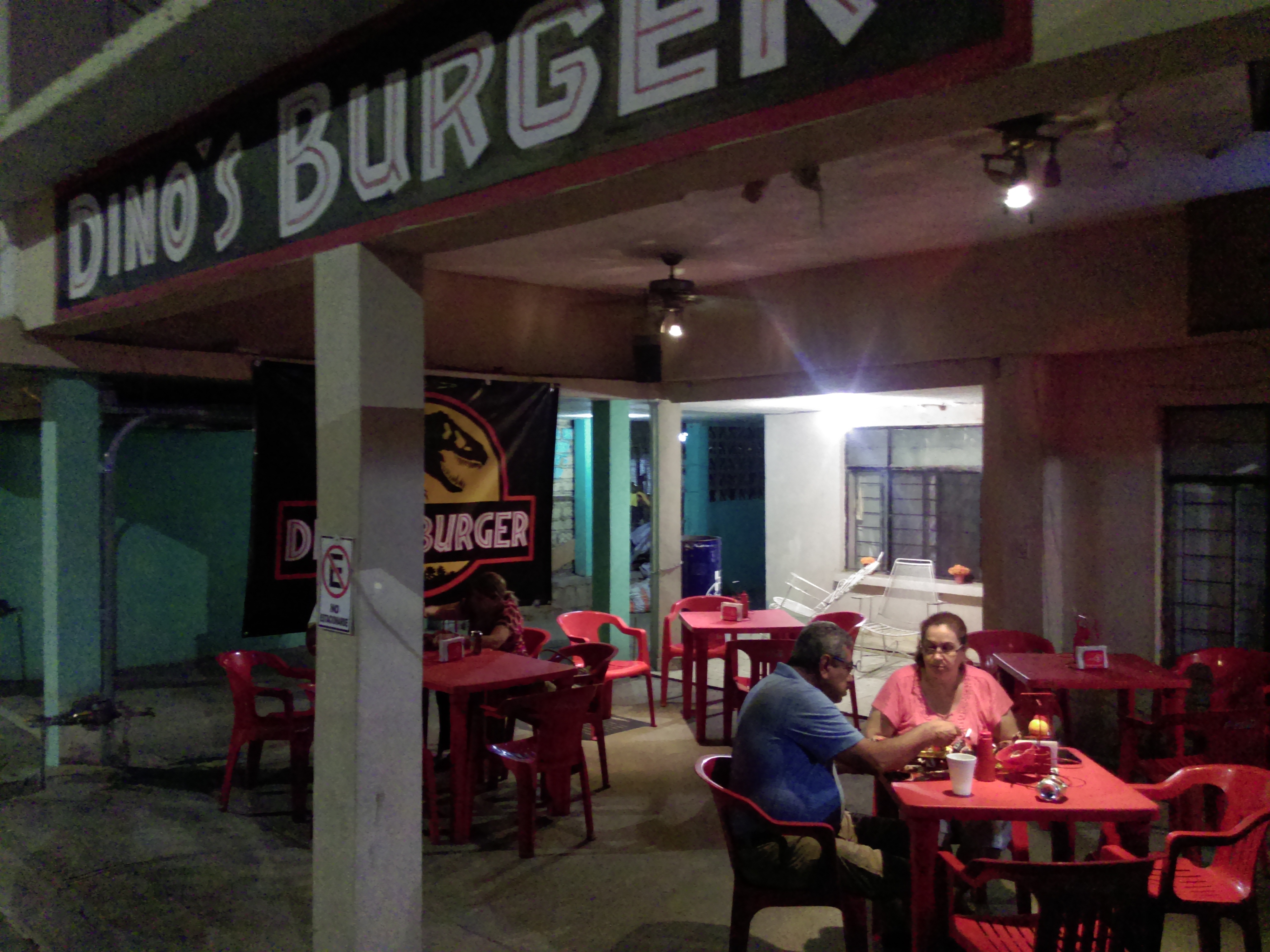 Dinos Burguer image 8