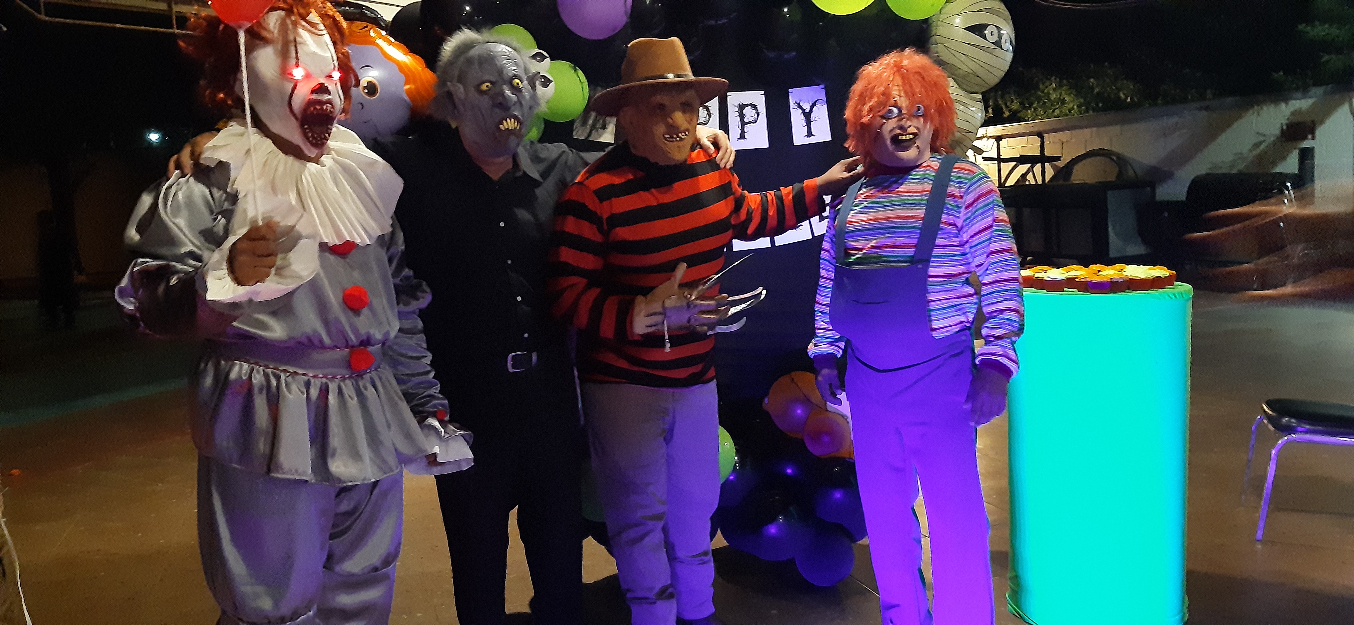 Dinos Burguer image 9