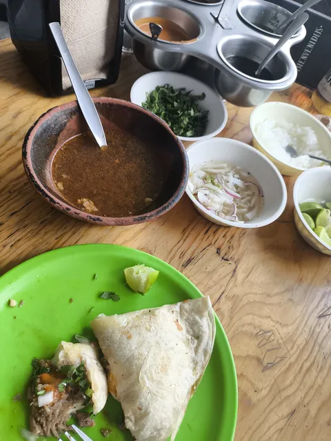 BIRRIA LA LINDA image 4