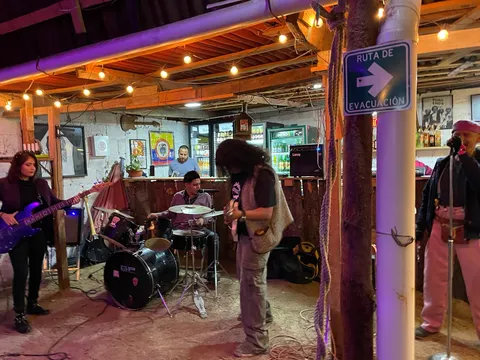 Papirolo's Bar Restaurant Beer Garden image 1