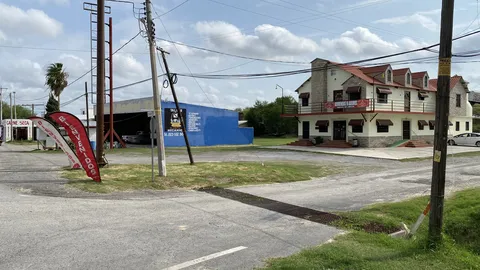 Bole’s Restaurant image 3