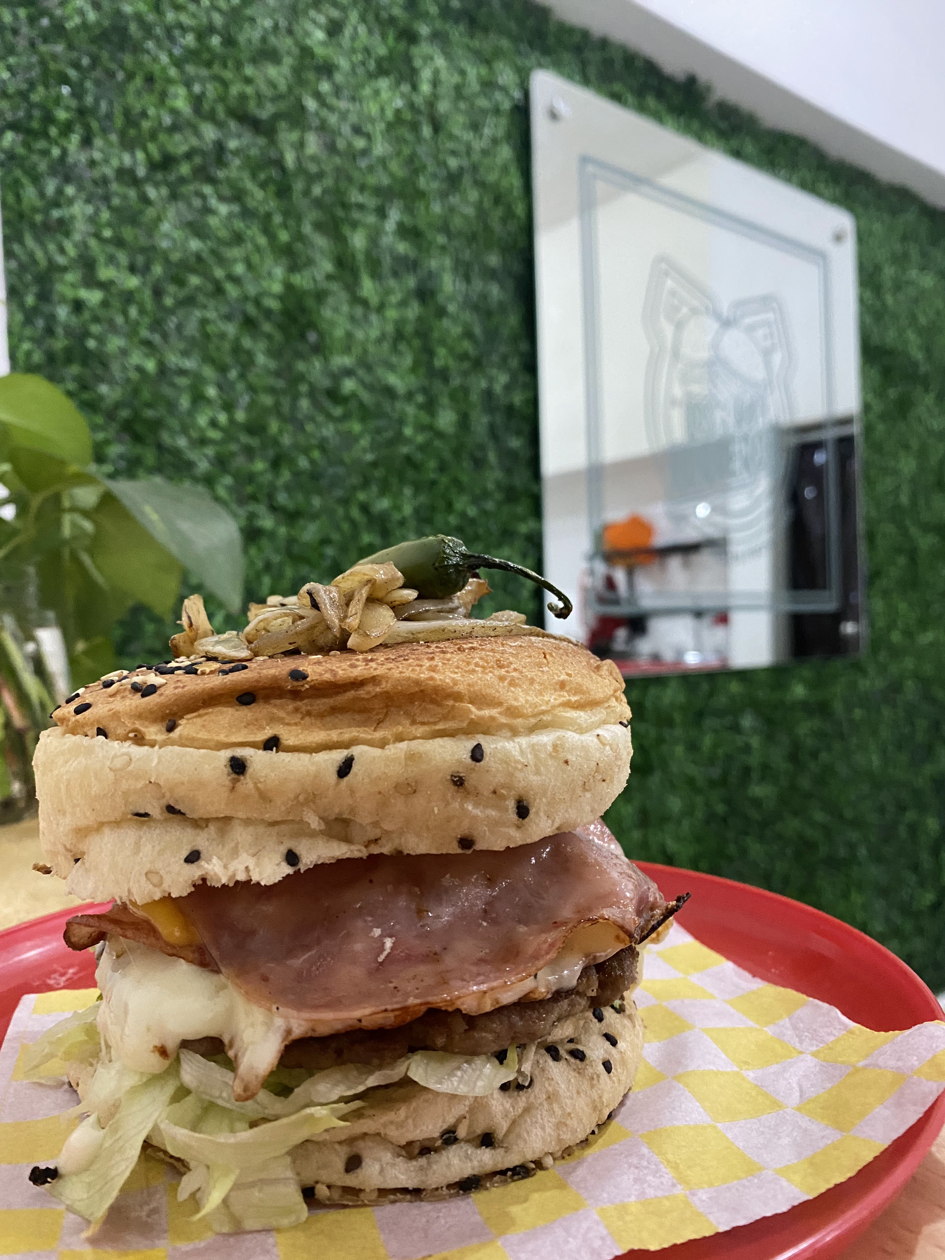 Hamburguesas los Torreros image 3