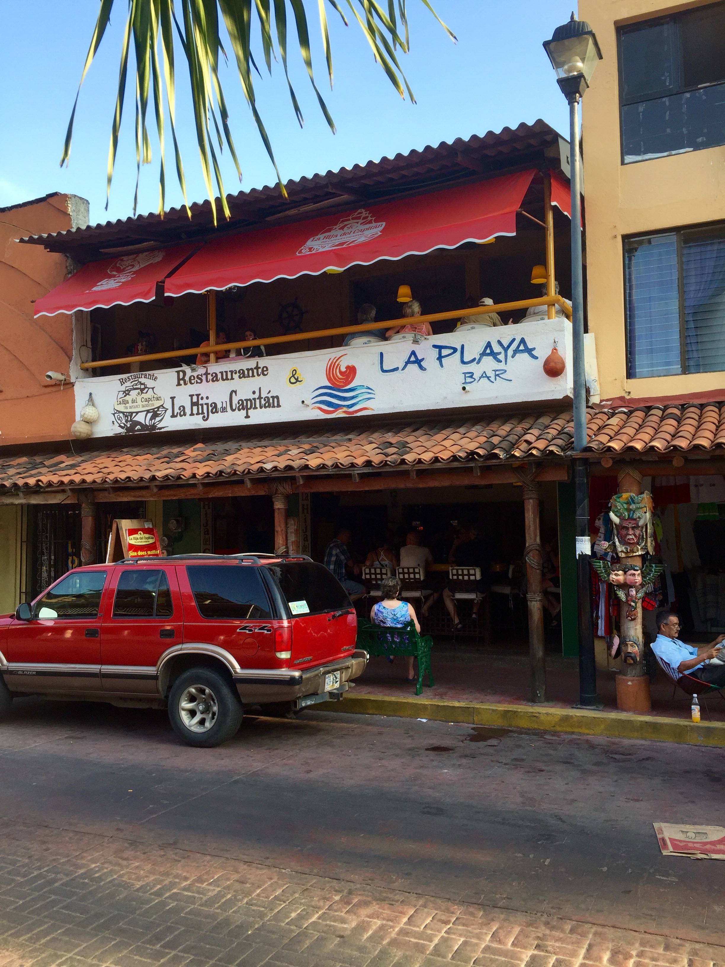 La Hija del Capitan / Bar La Playa image 1