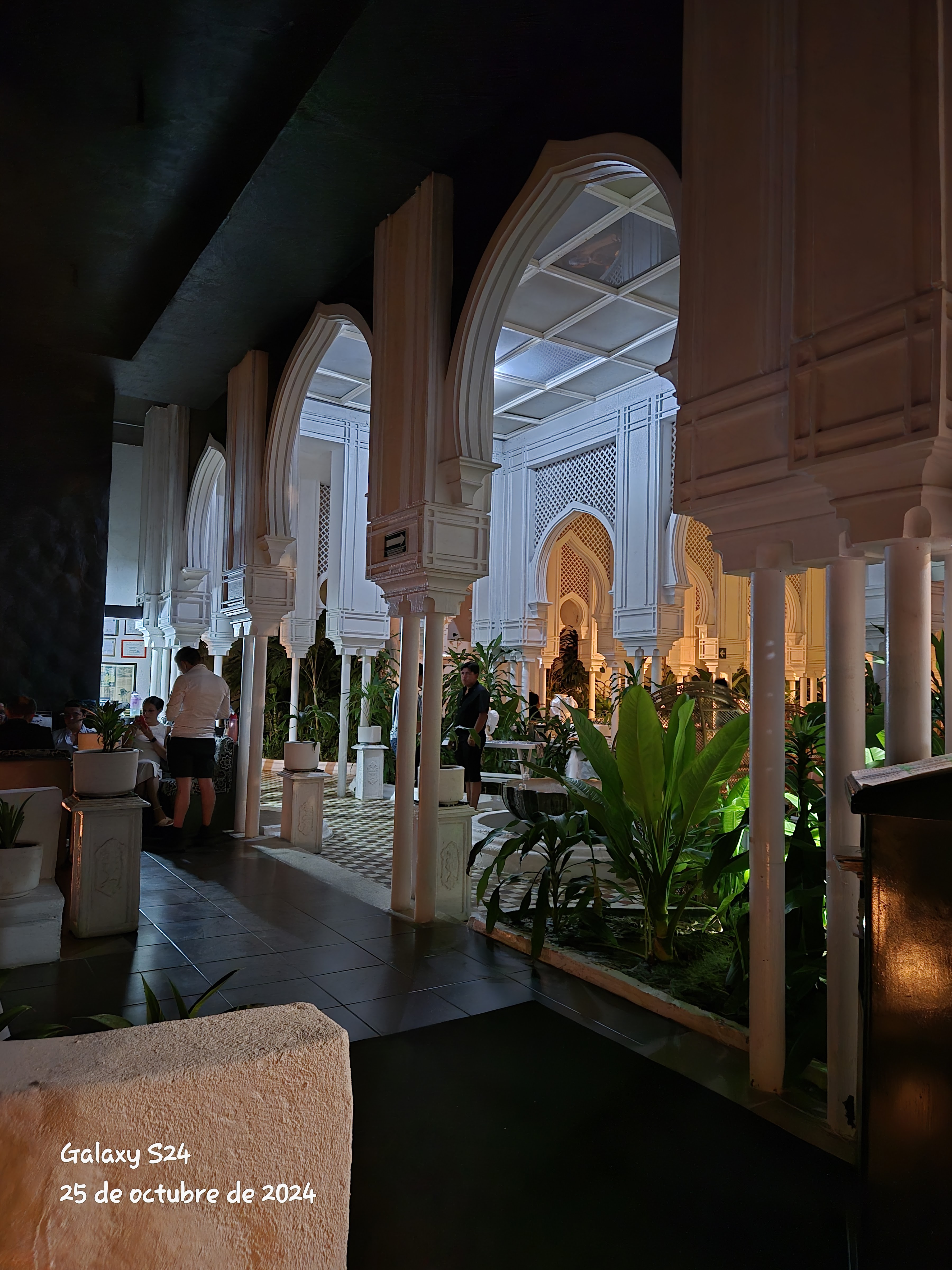 Bogart's Bar & Restaurant image 3