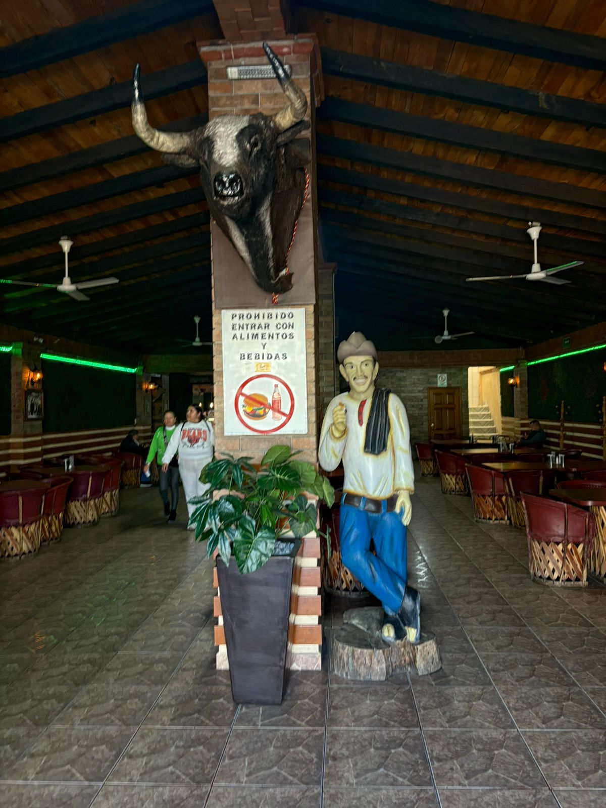 Fernandos Buffet image 4