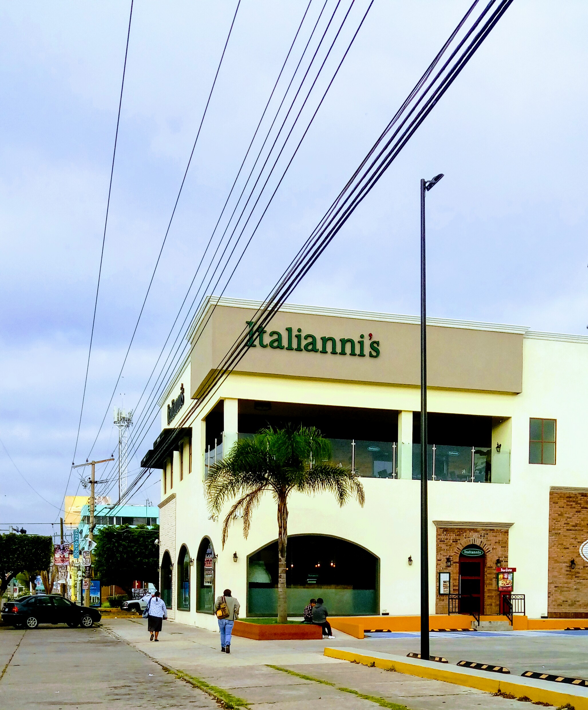 Italianni's Celaya image 1