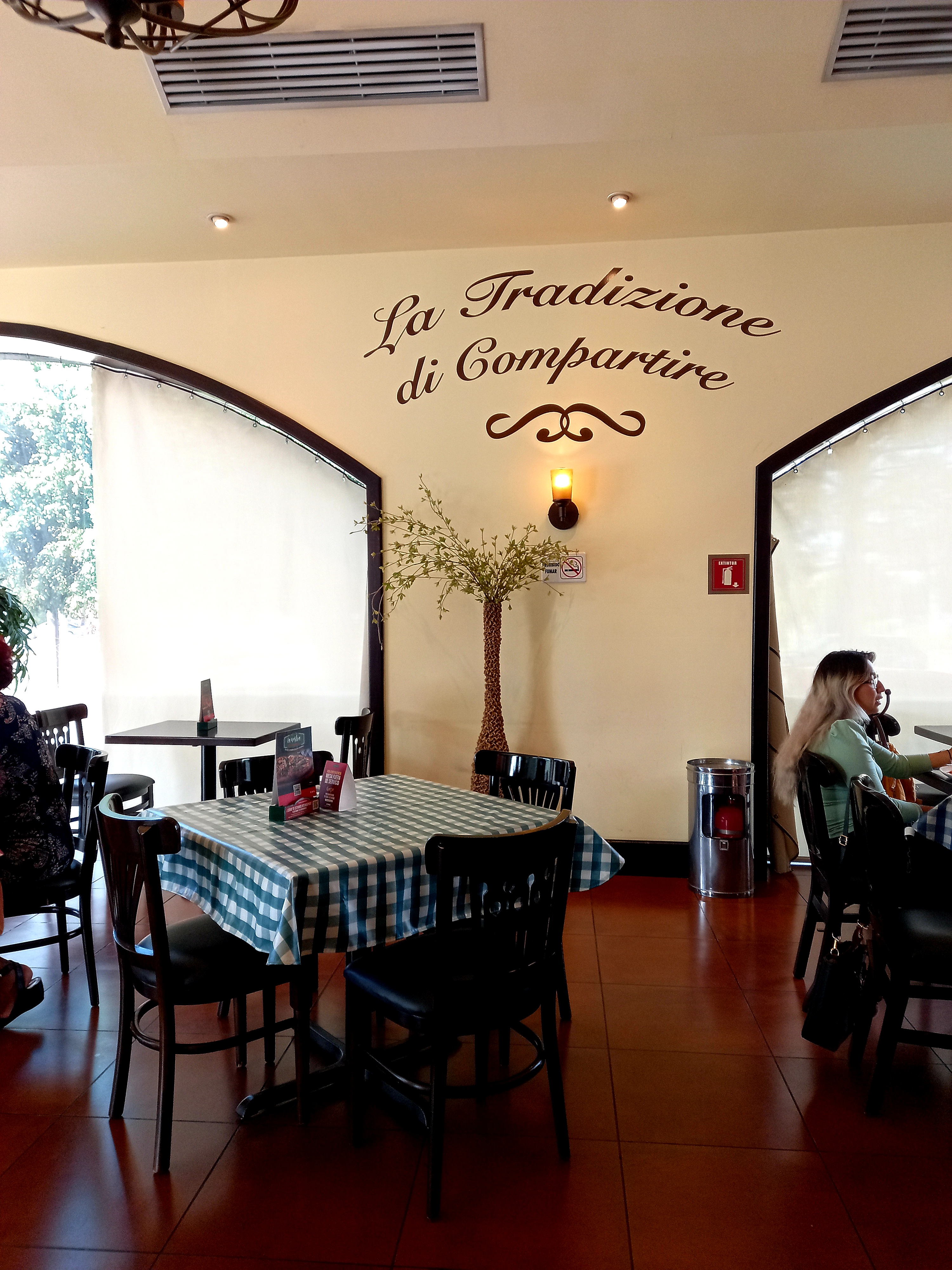 Italianni's Celaya image 8