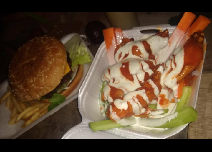 Hamburguesas La Colonia image 6