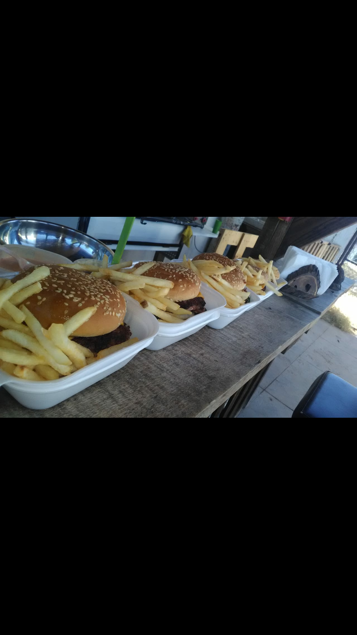 Hamburguesas La Colonia image 7