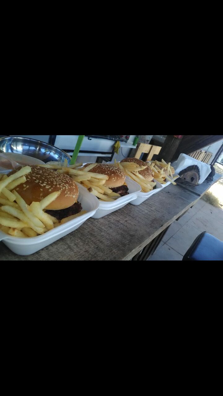 Hamburguesas La Colonia image 7