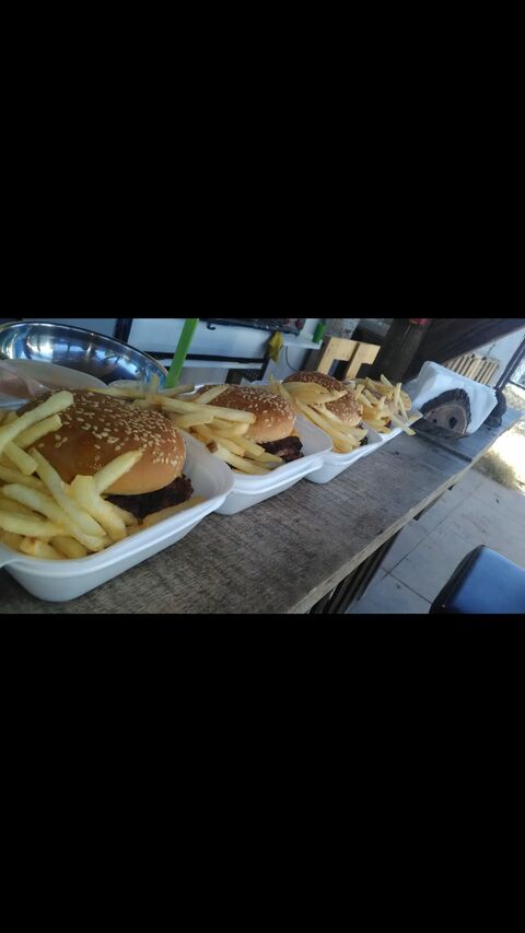 Hamburguesas La Colonia image 7