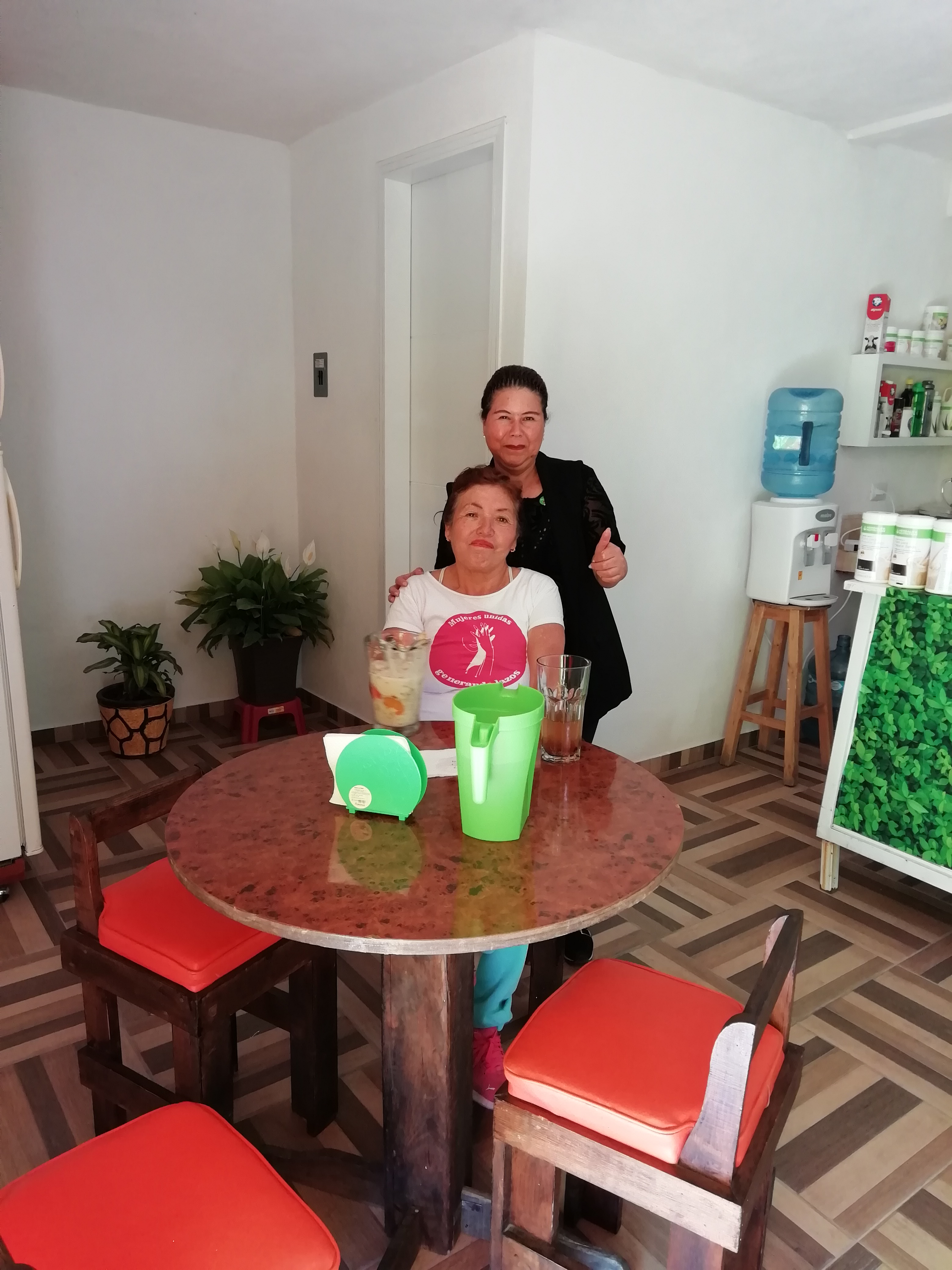 La jarra tropical luncheria's image 2