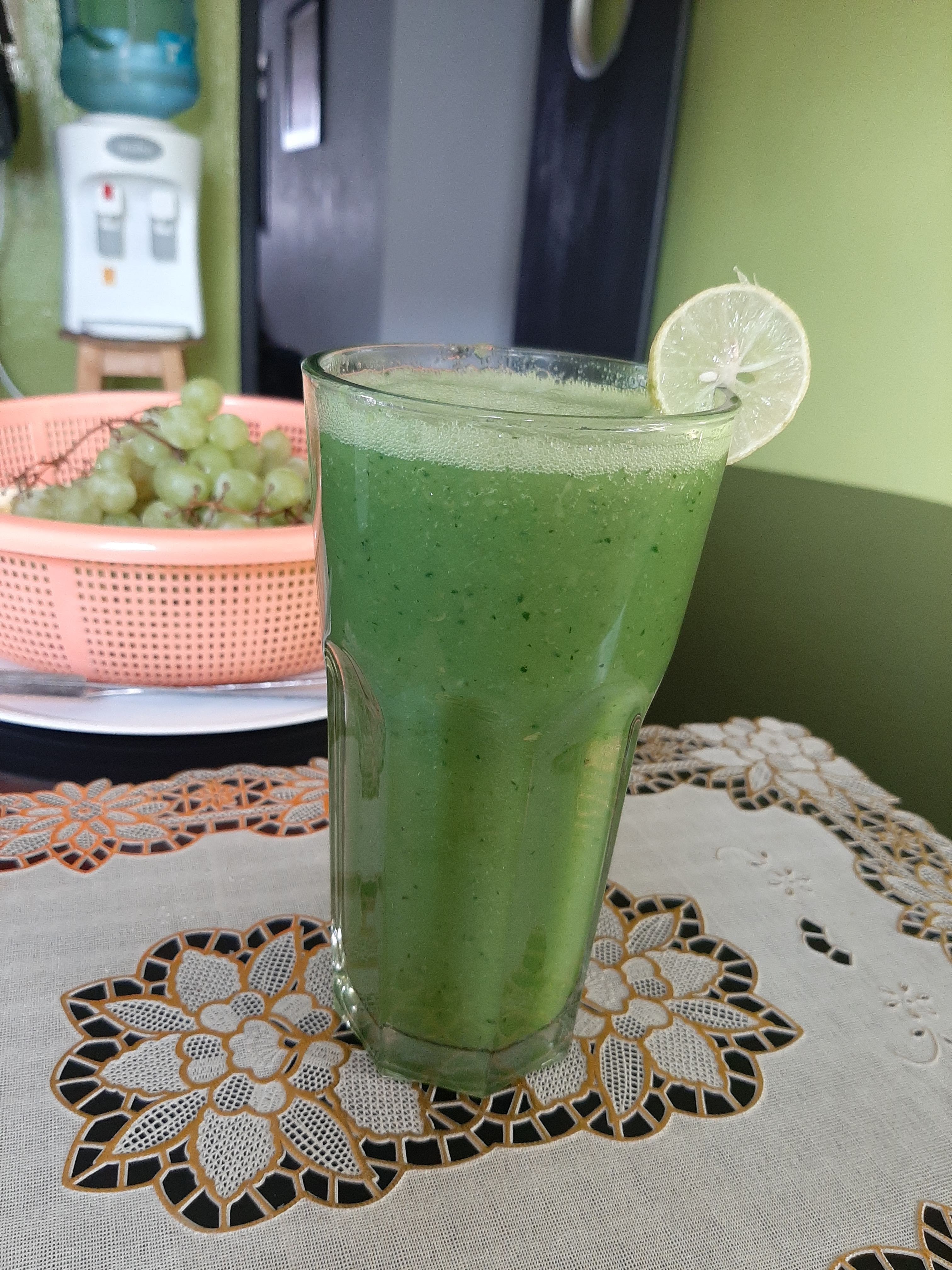 La jarra tropical luncheria's image 4