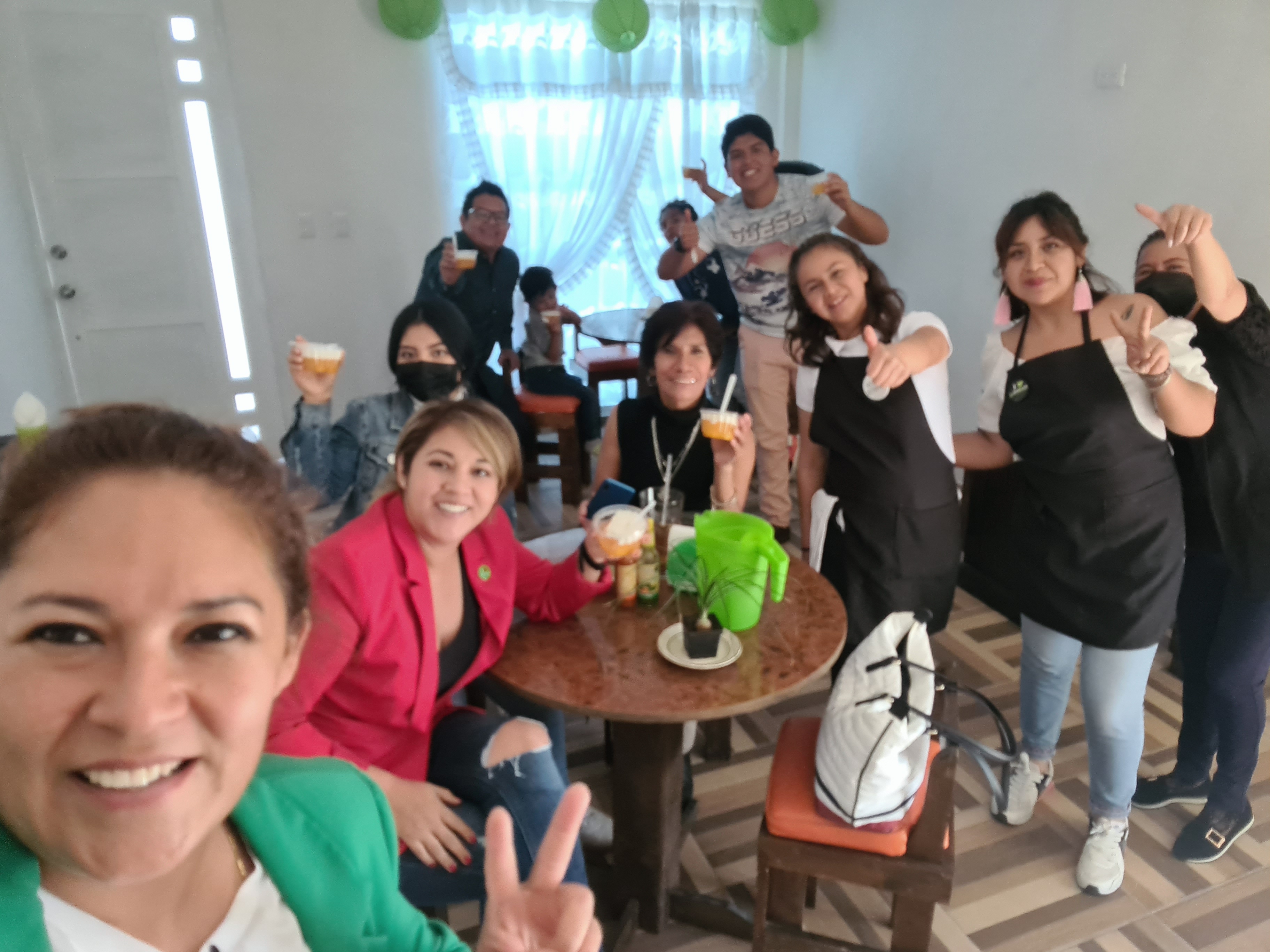 La jarra tropical luncheria's image 7