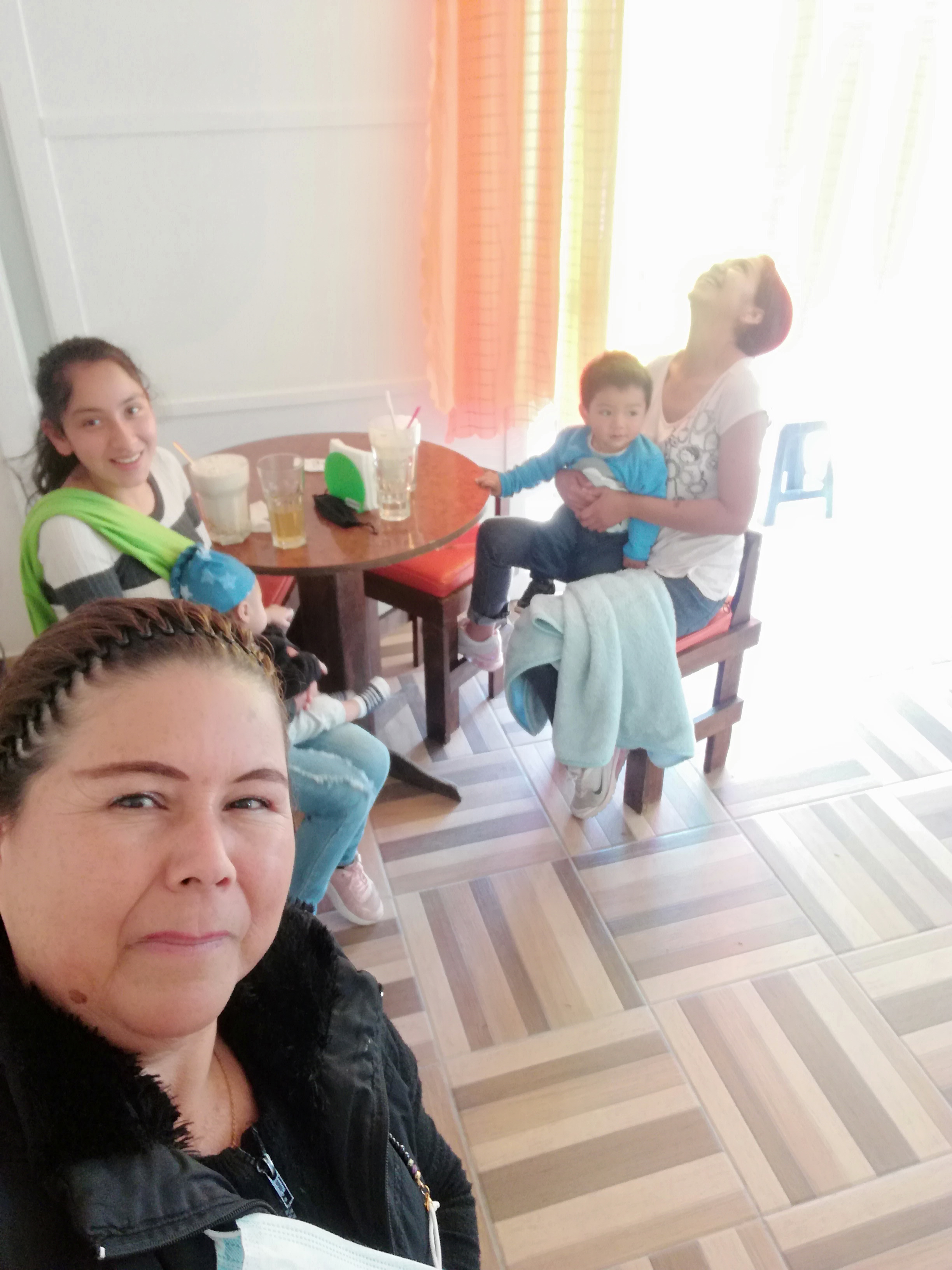 La jarra tropical luncheria's image 9