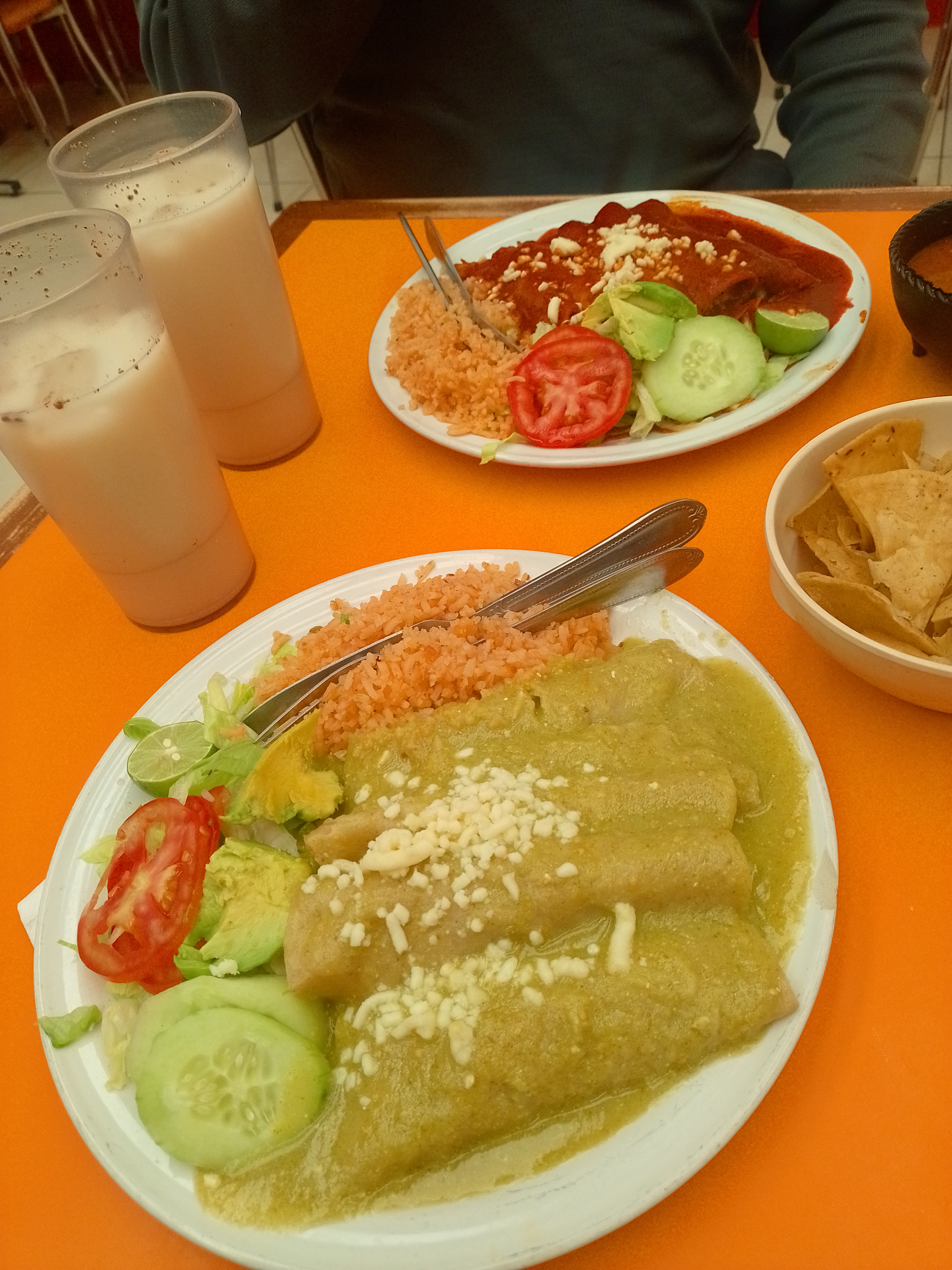 LA UNIVERSAL image 1