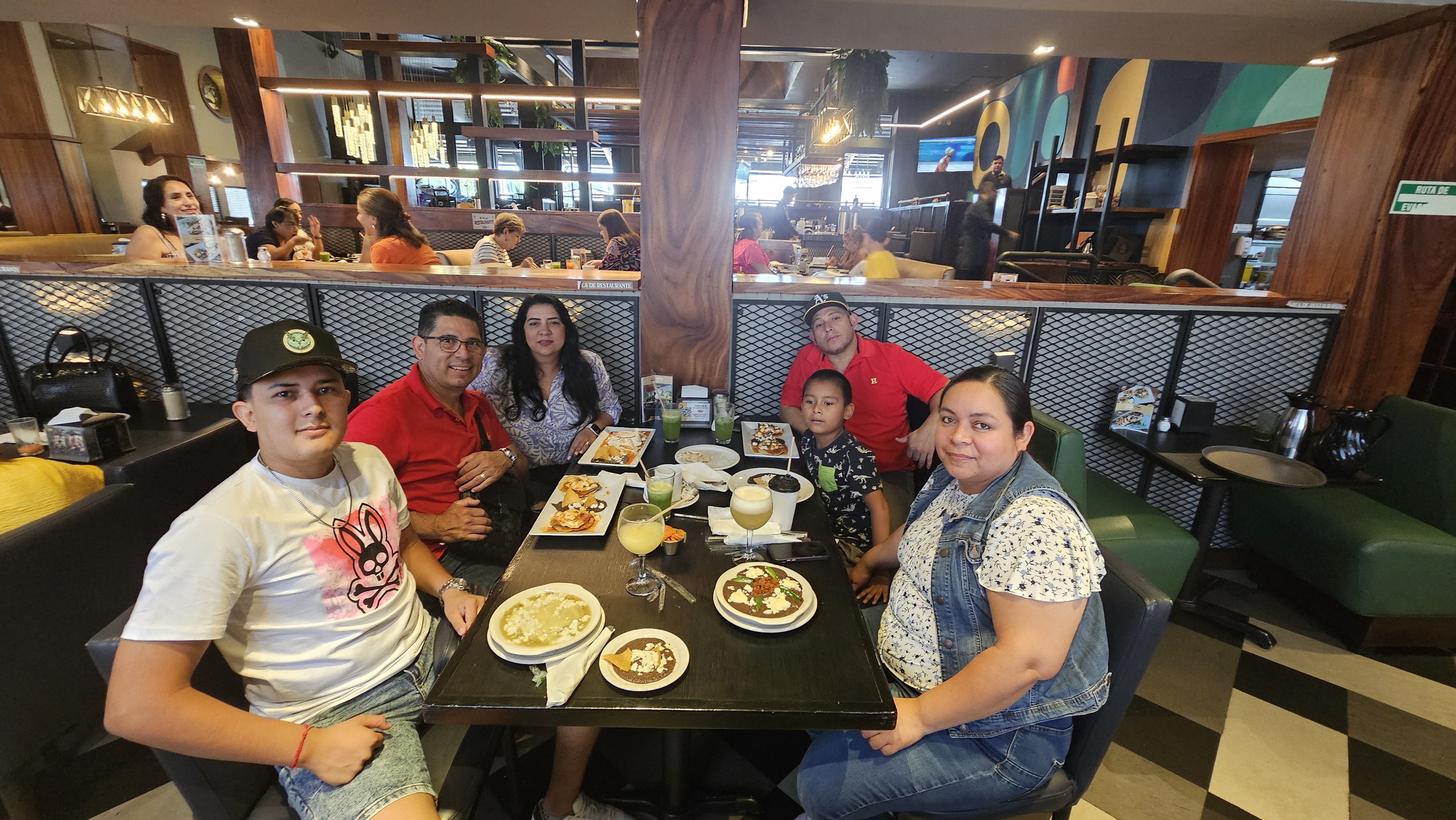 360 Grill & Bar image 4