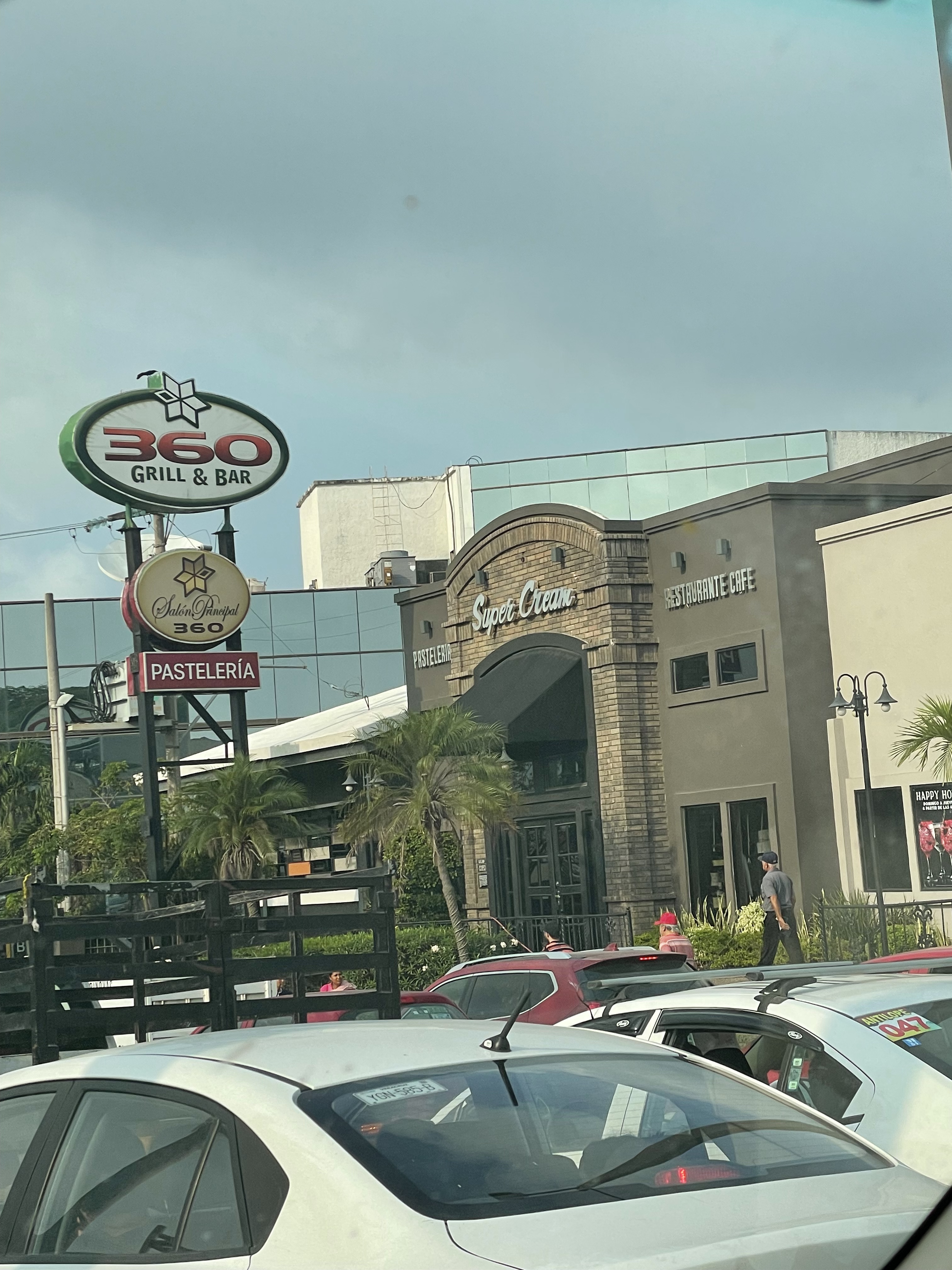 360 Grill & Bar image 6