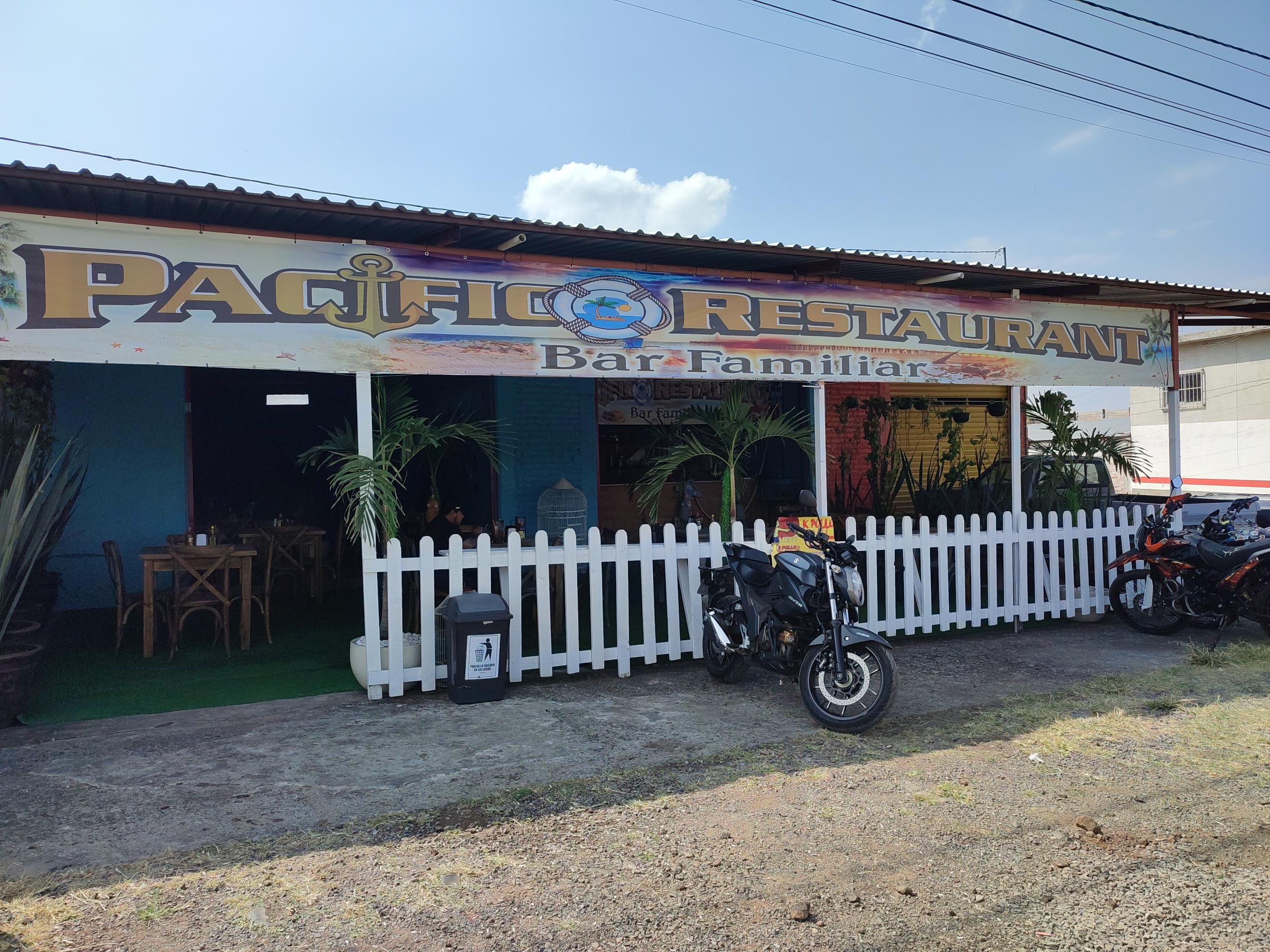 Pacific Restaurant Bar Familiar image 2