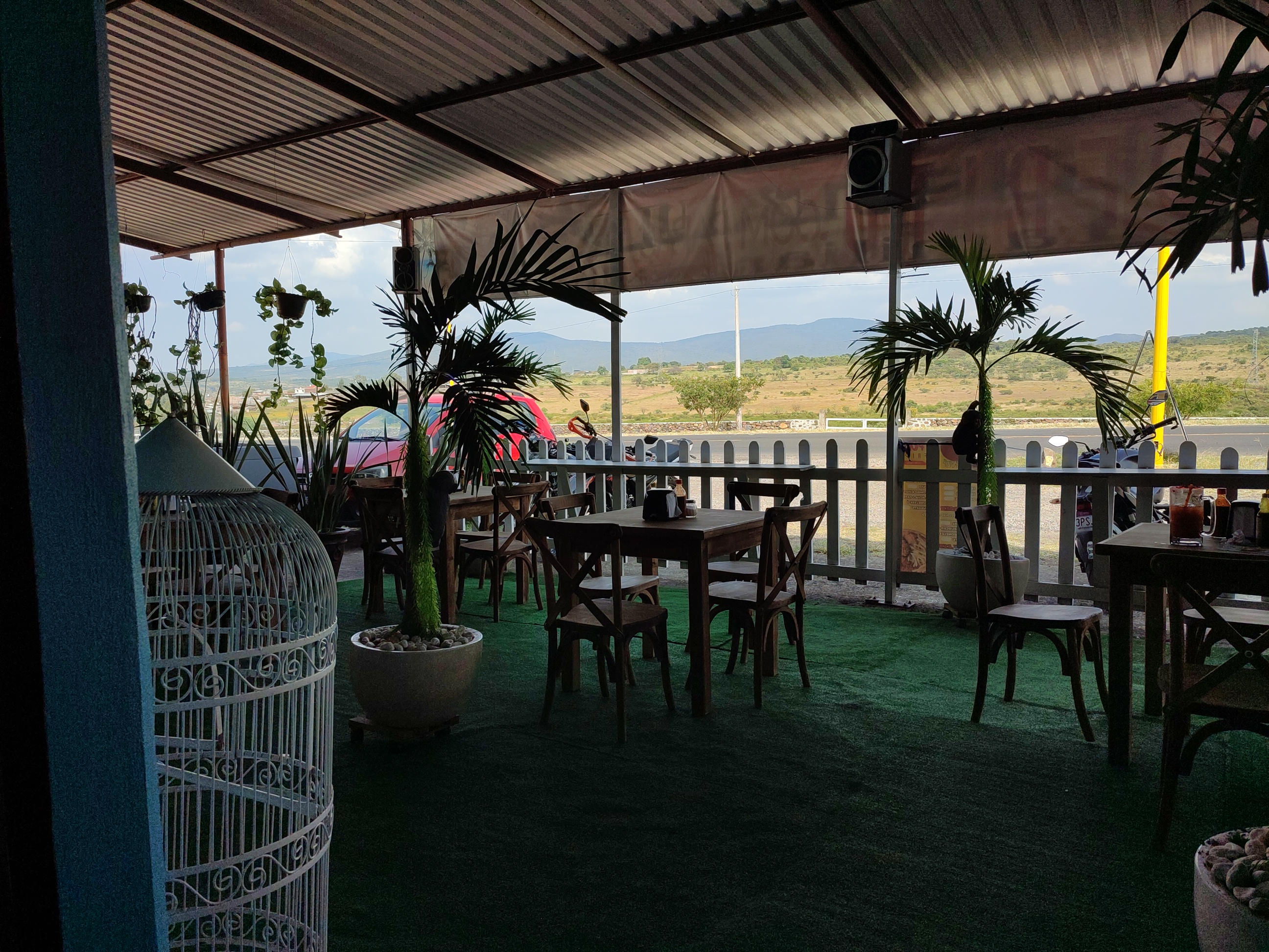 Pacific Restaurant Bar Familiar image 3